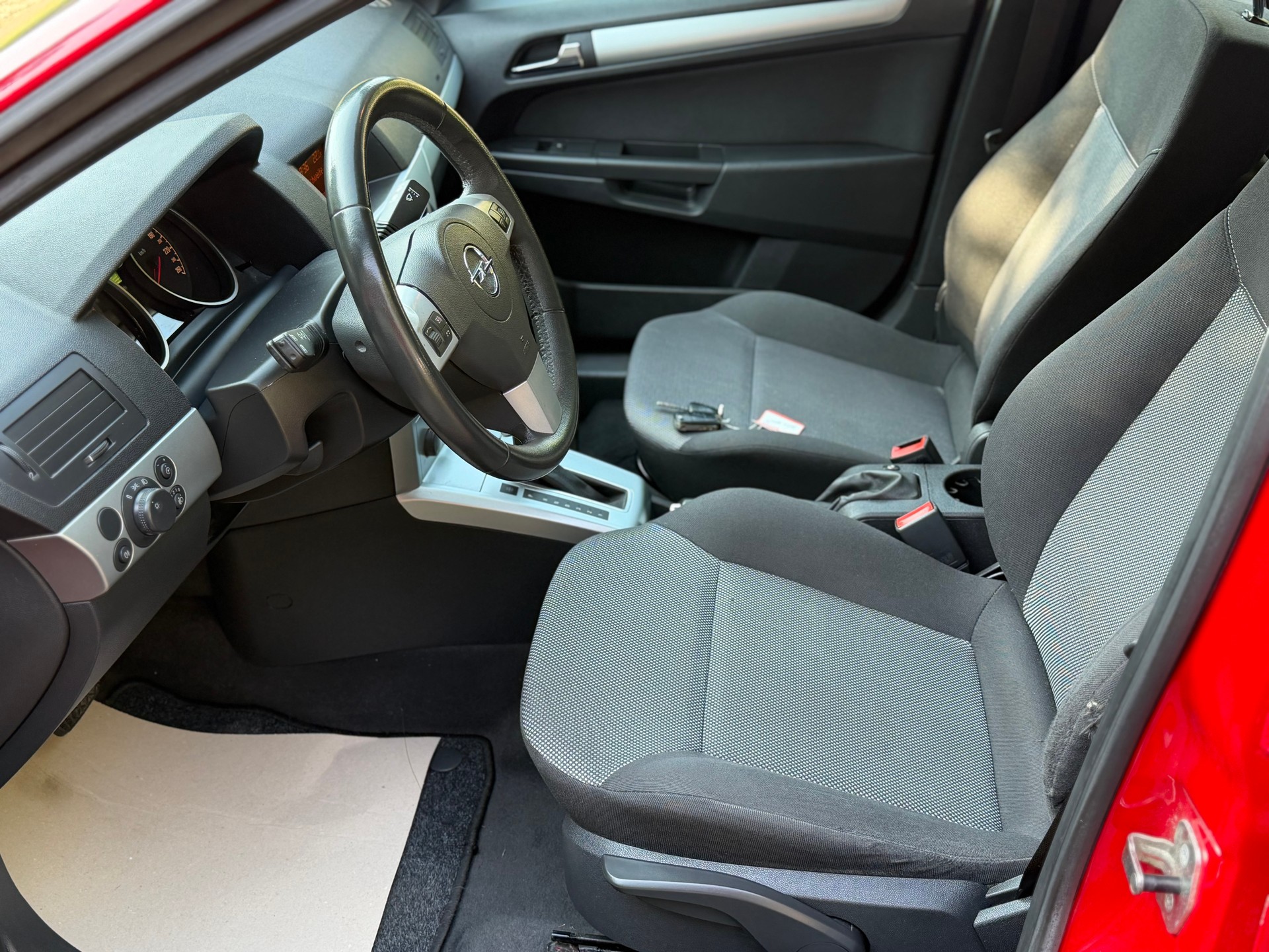 OPEL Astra Caravan 1.8i 16V Enjoy-image-9