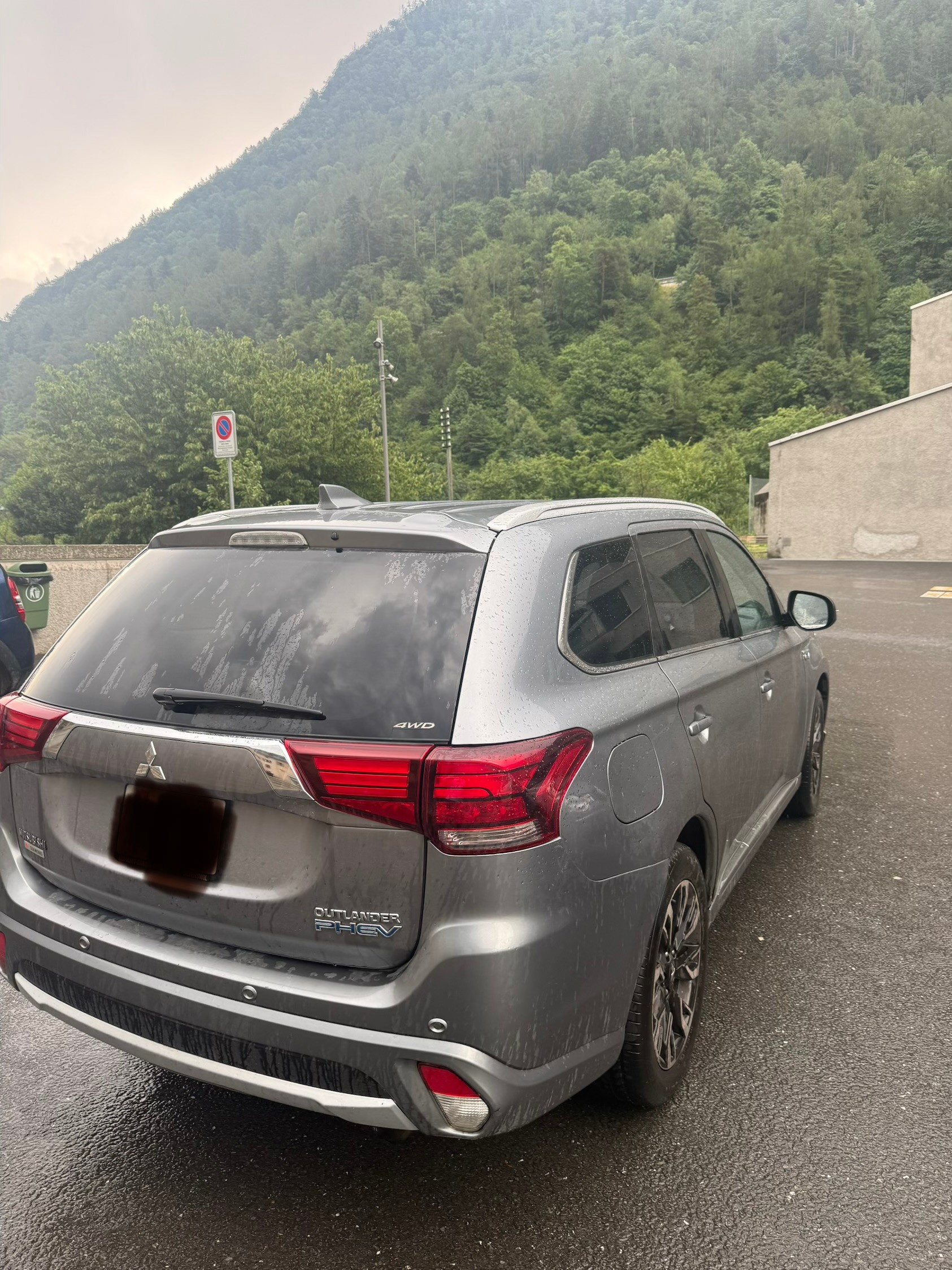MITSUBISHI Outlander 2.0 PHEV Diamond 4WD Automatic-image-6