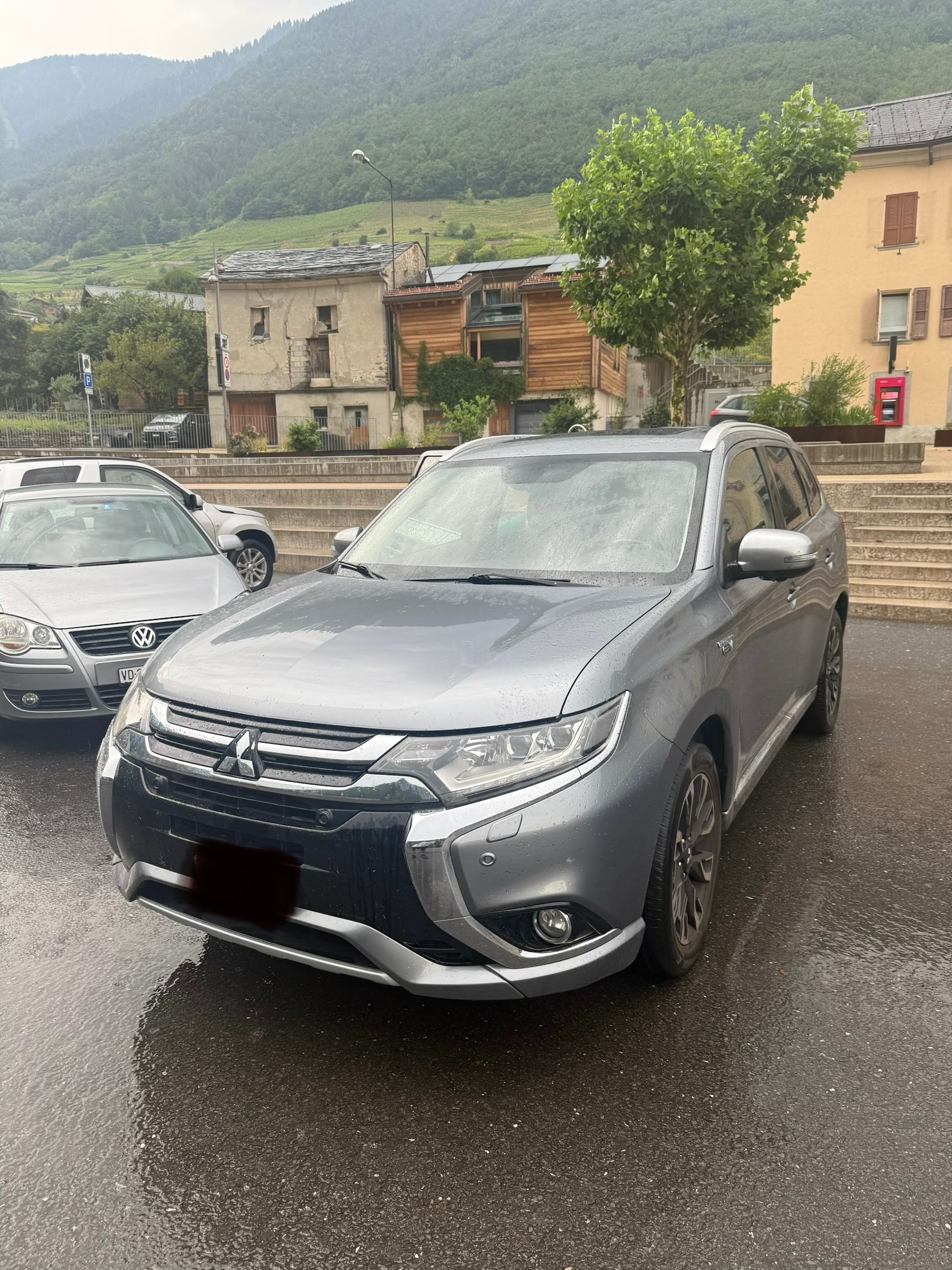 MITSUBISHI Outlander 2.0 PHEV Diamond 4WD Automatic-image-2