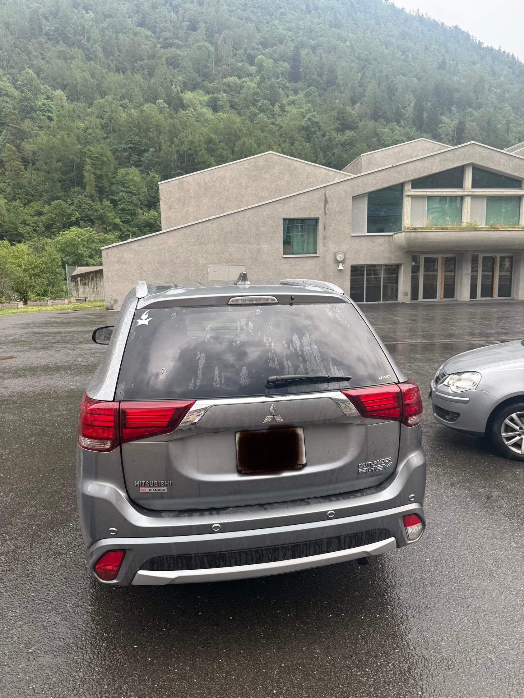 MITSUBISHI Outlander 2.0 PHEV Diamond 4WD Automatic-image-7