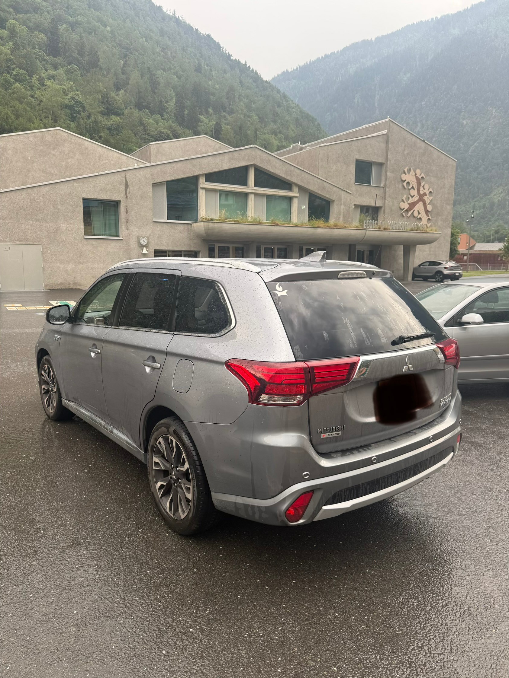 MITSUBISHI Outlander 2.0 PHEV Diamond 4WD Automatic-image-5