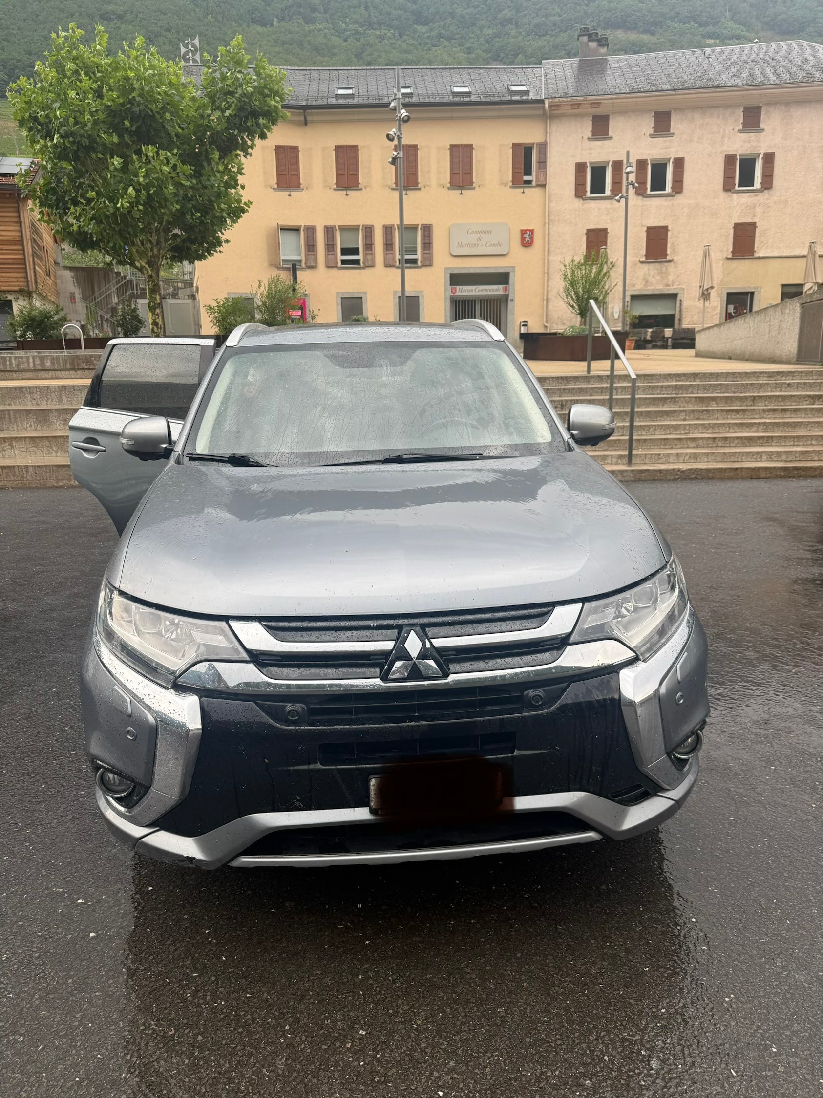 MITSUBISHI Outlander 2.0 PHEV Diamond 4WD Automatic-image-0
