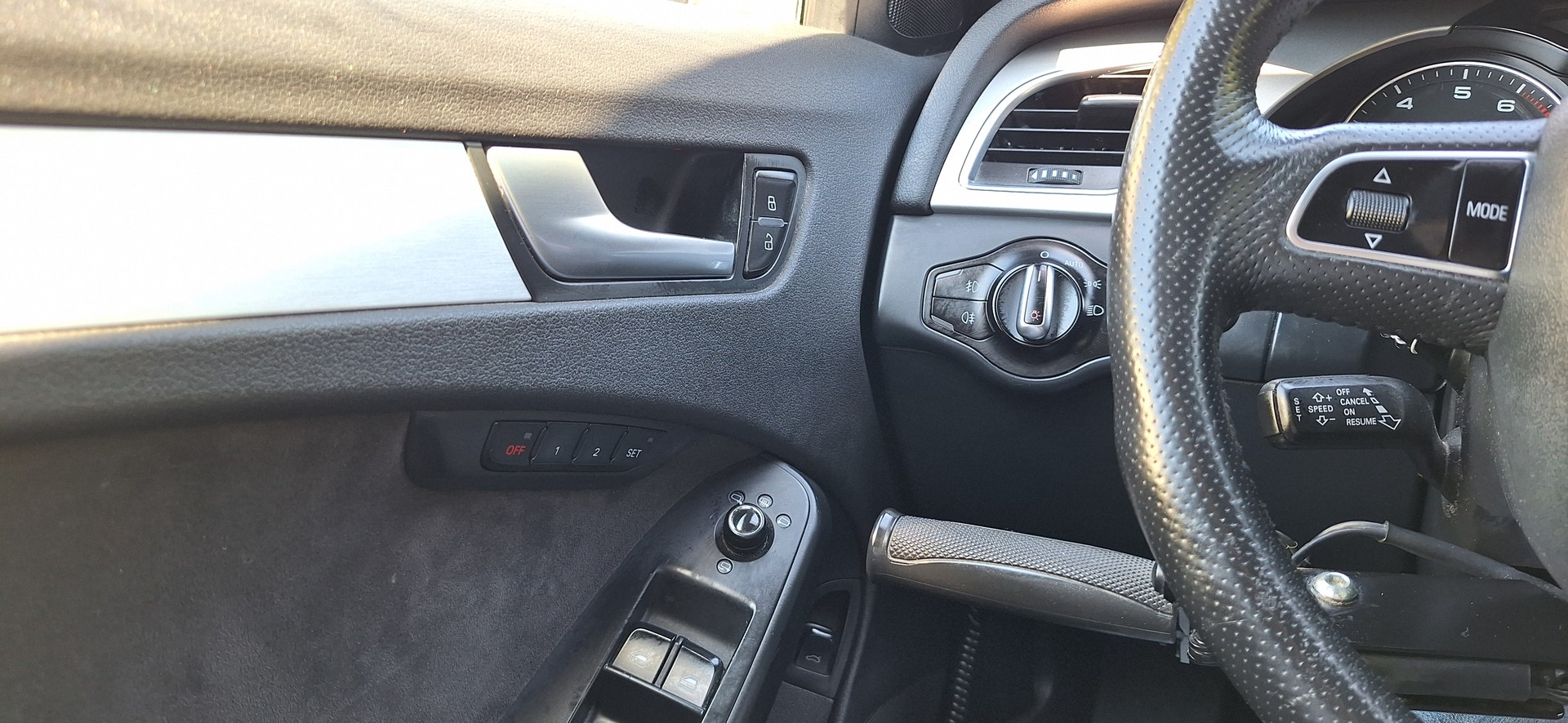 AUDI A4 Avant 2.0 TFSI quattro S-tronic-image-26