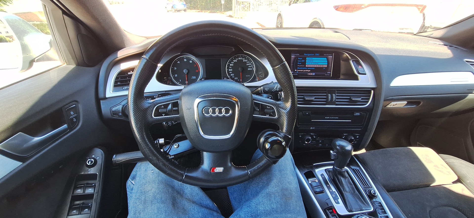 AUDI A4 Avant 2.0 TFSI quattro S-tronic-image-27