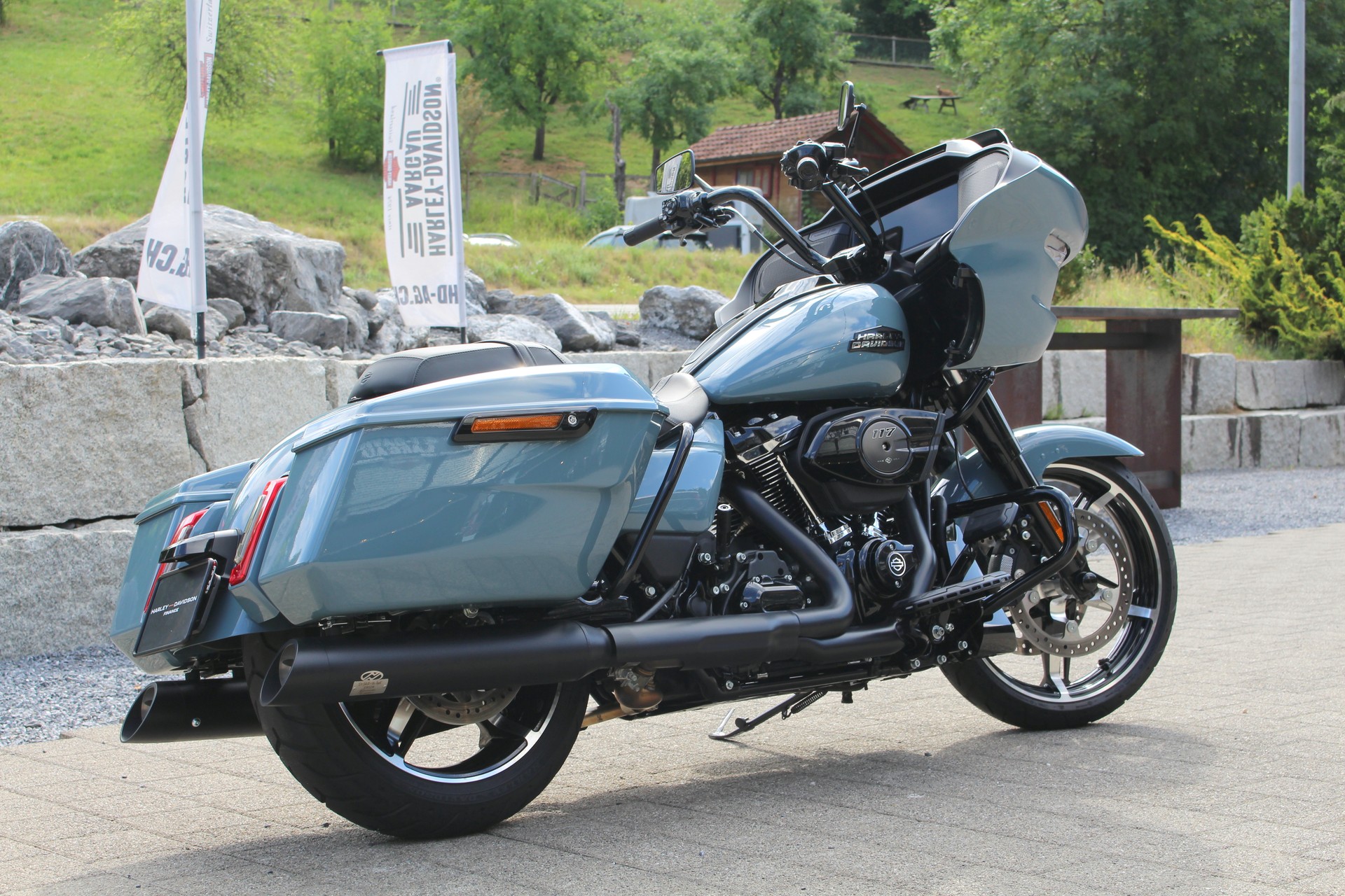 HARLEY-DAVIDSON FLTRX Road Glide Black Finish 117-showroom-element-2