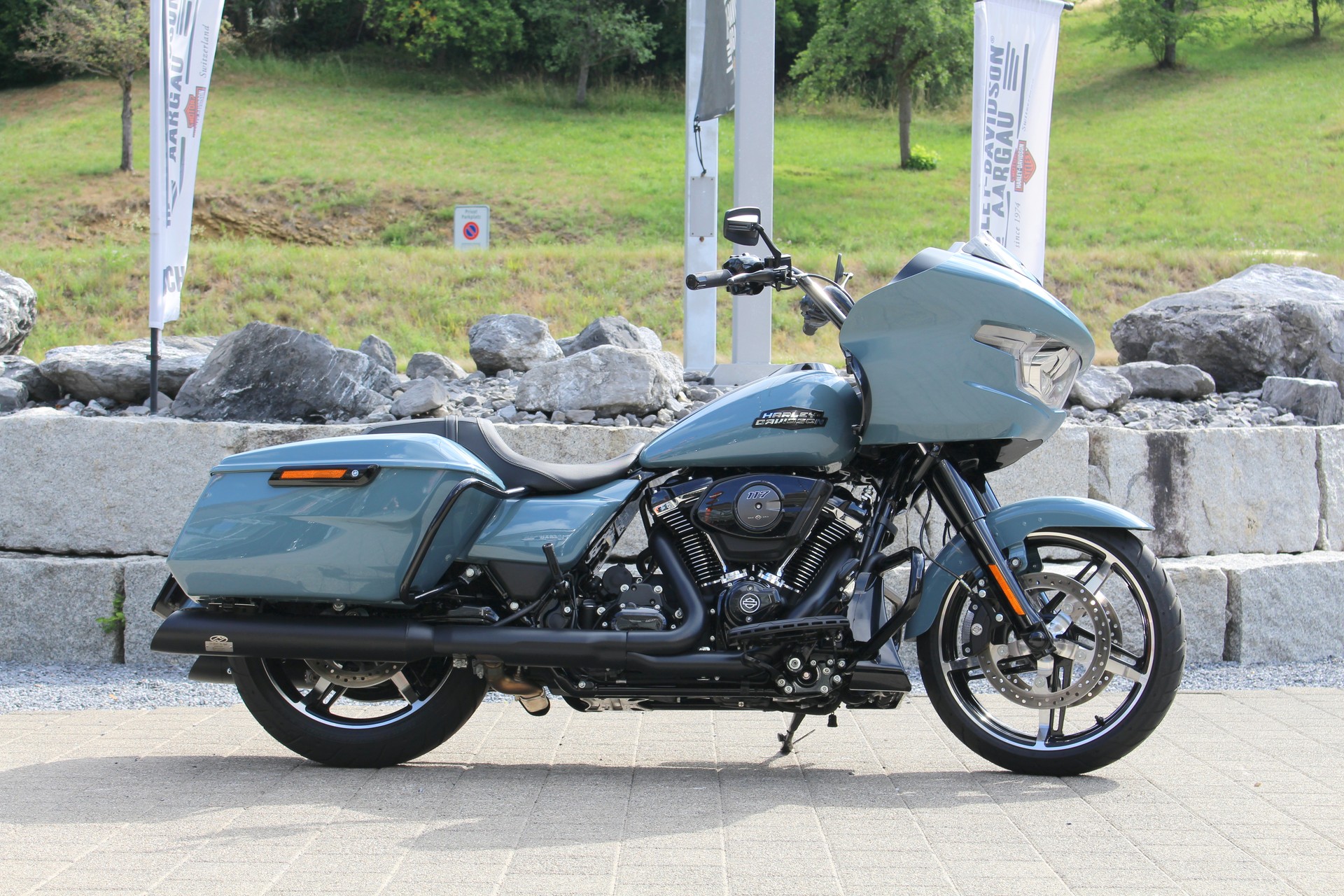 HARLEY-DAVIDSON FLTRX Road Glide Black Finish 117