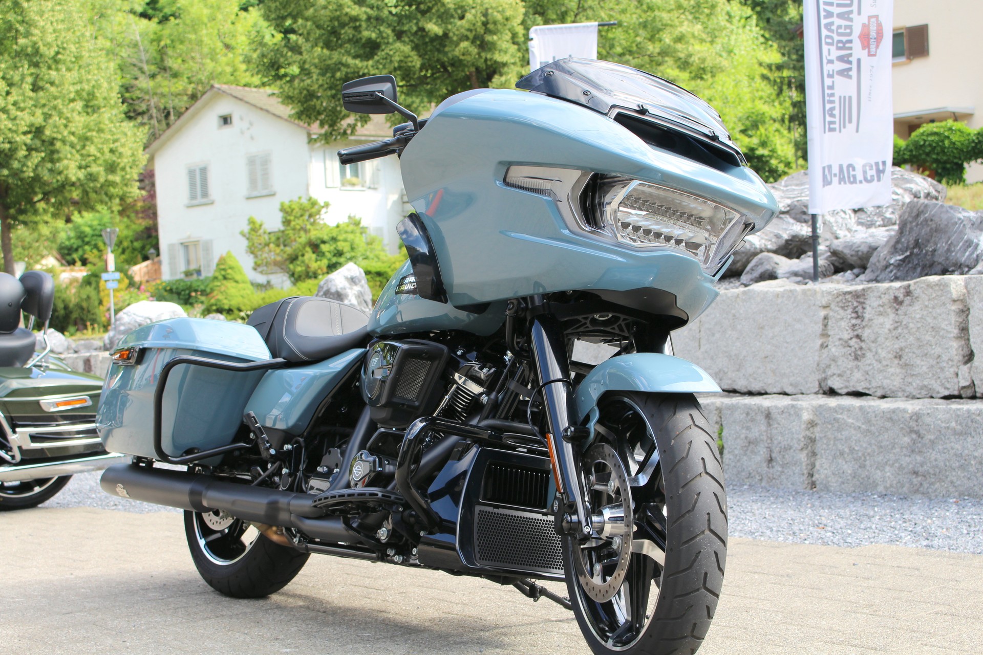 HARLEY-DAVIDSON FLTRX Road Glide Black Finish 117-showroom-element-1