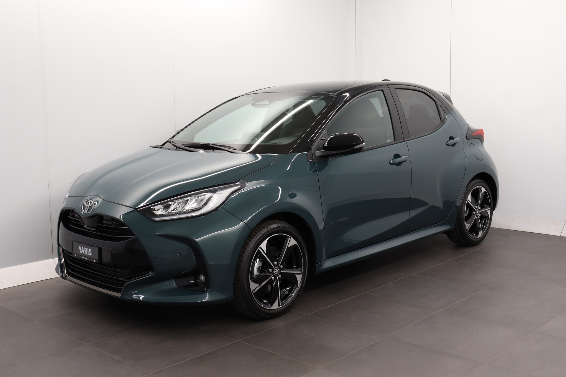 TOYOTA Yaris 1.5 VVT-i HSD Premium-showroom-element-2
