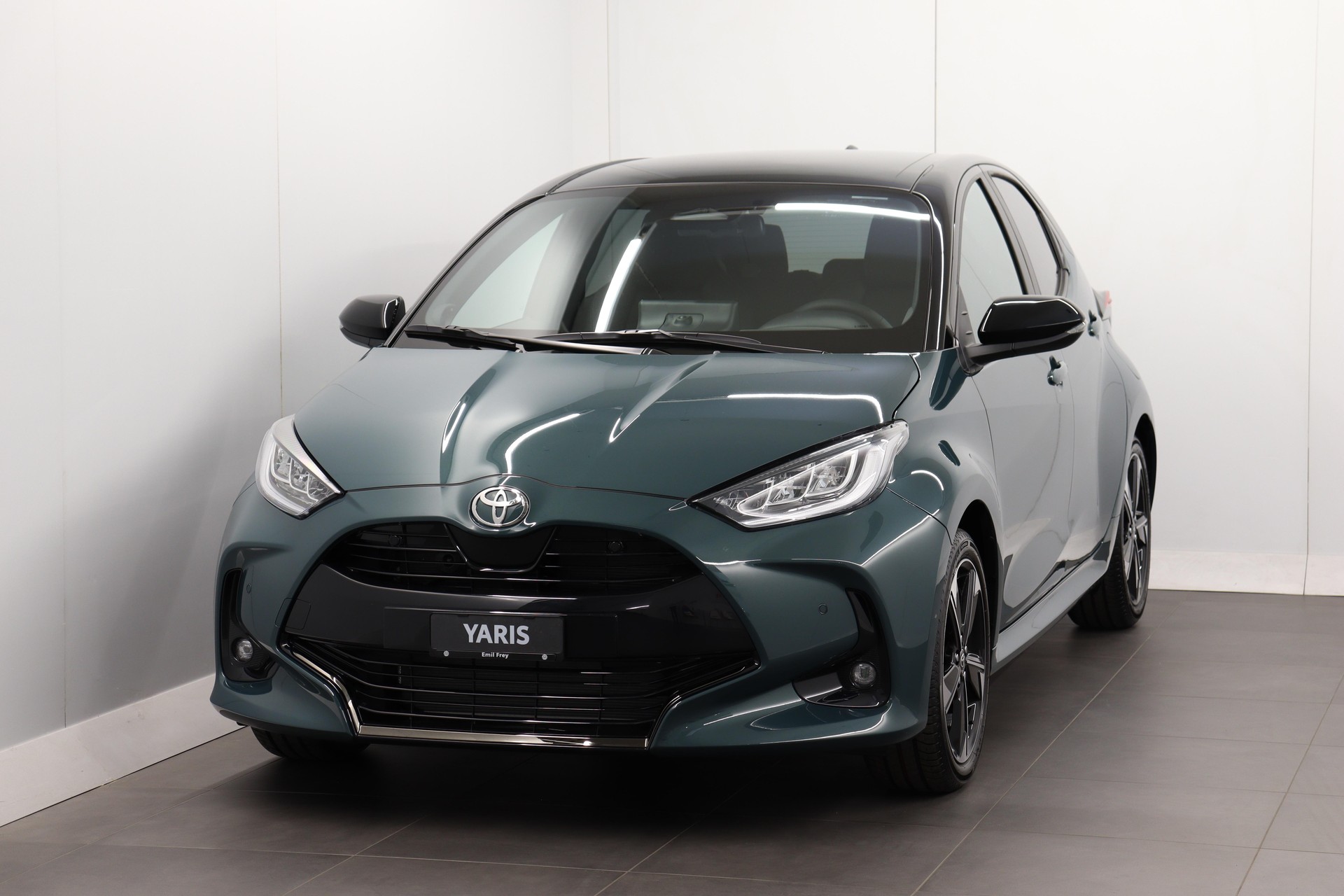 TOYOTA Yaris 1.5 VVT-i HSD Premium