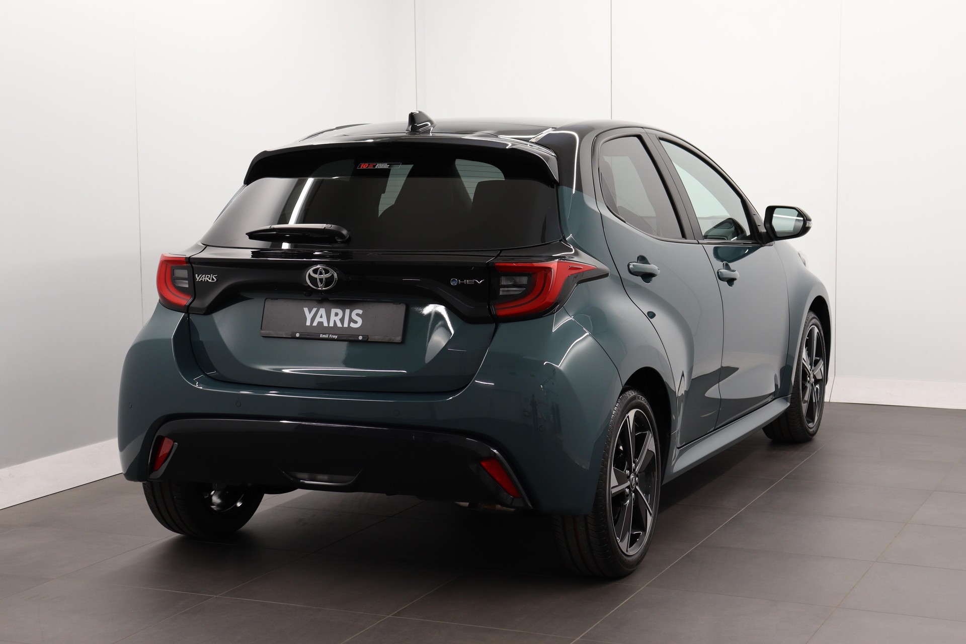TOYOTA Yaris 1.5 VVT-i HSD Premium-showroom-element-3