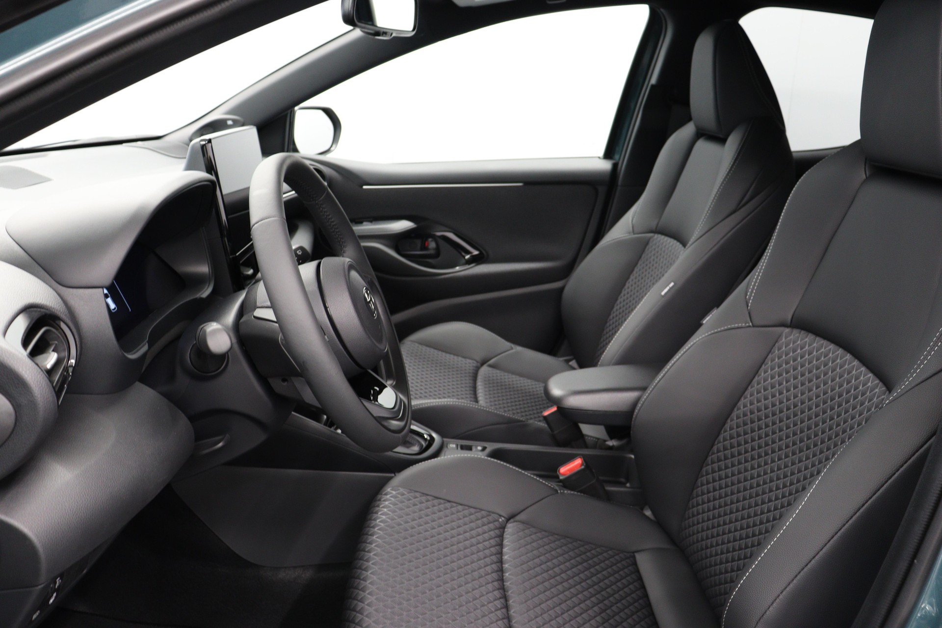 TOYOTA Yaris 1.5 VVT-i HSD Premium-image-5