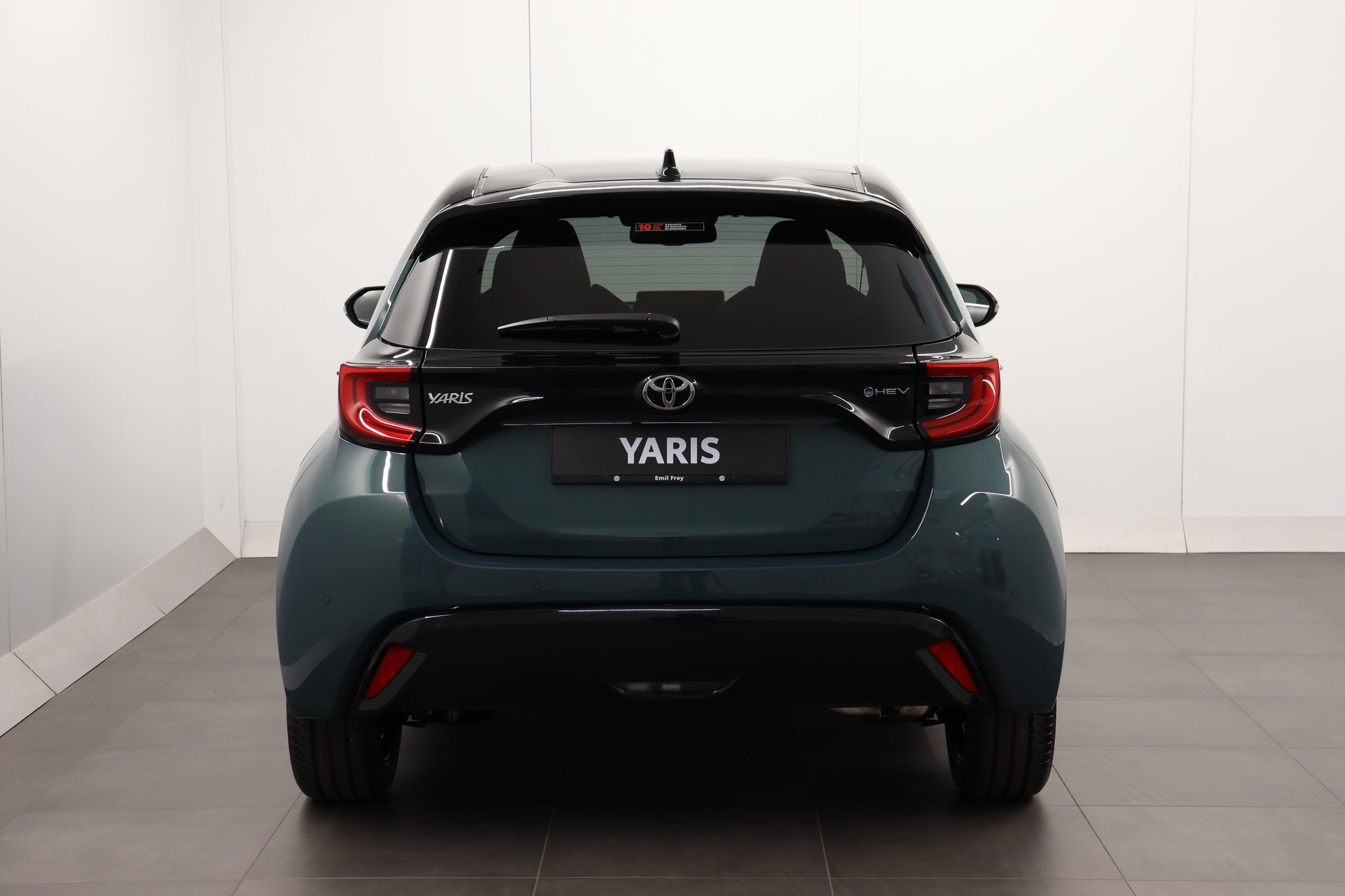 TOYOTA Yaris 1.5 VVT-i HSD Premium-image-4