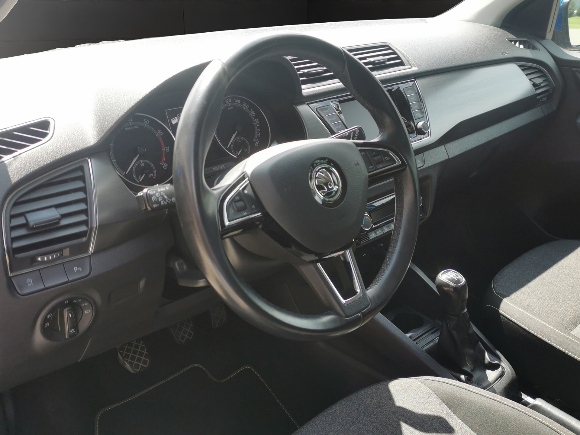 SKODA Fabia 1.0 TSI Ambition-image-9