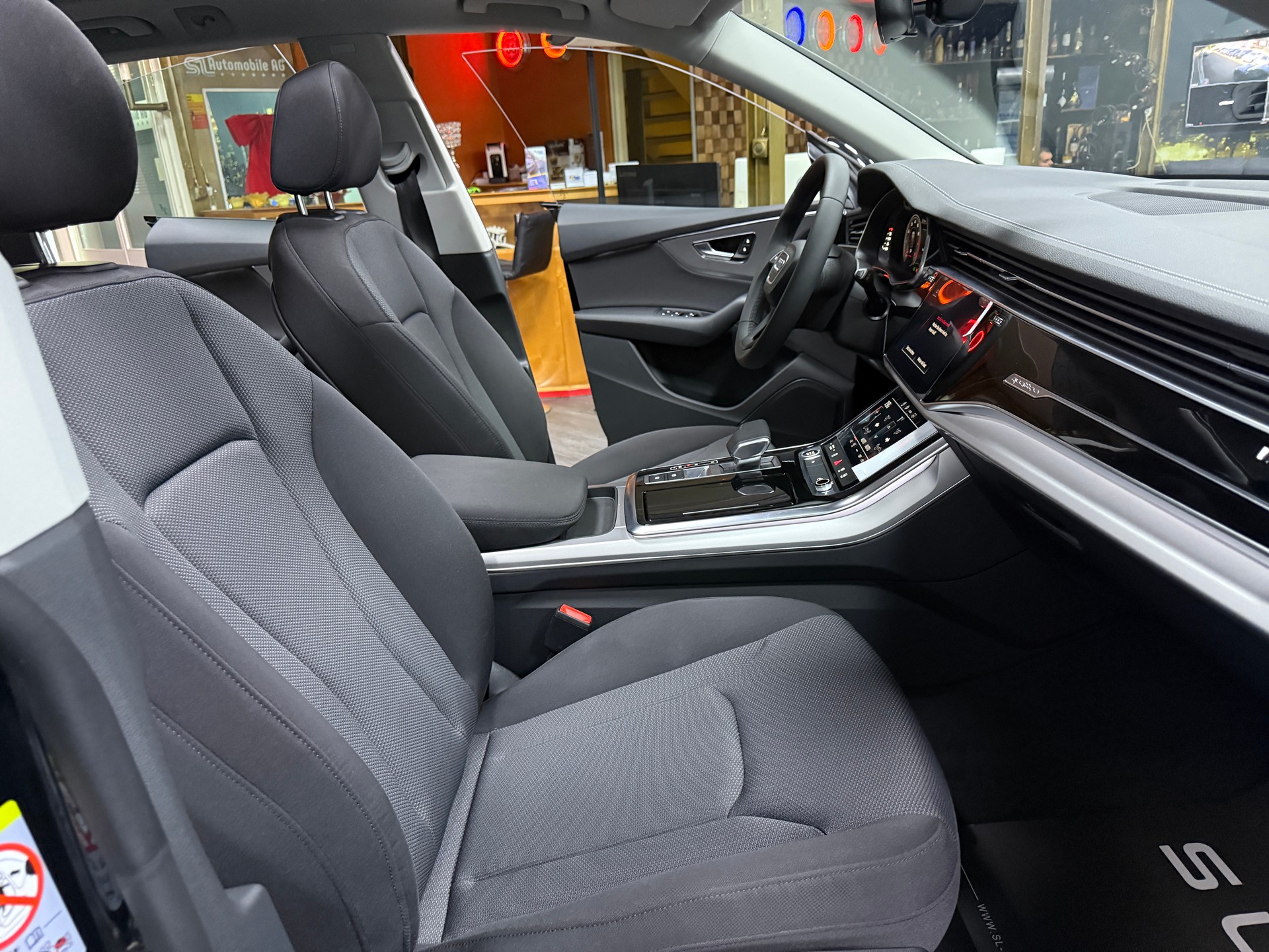 AUDI Q8 55 TFSI quattro tiptronic-image-7