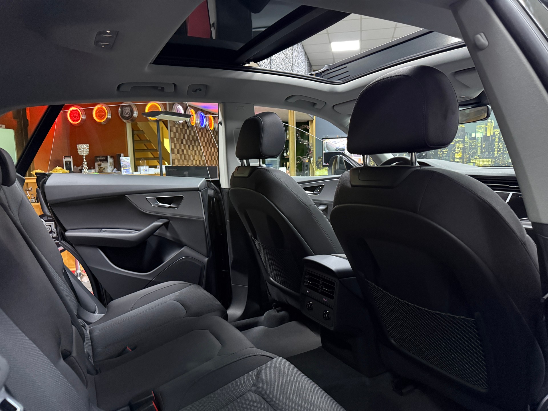 AUDI Q8 55 TFSI quattro tiptronic-image-13