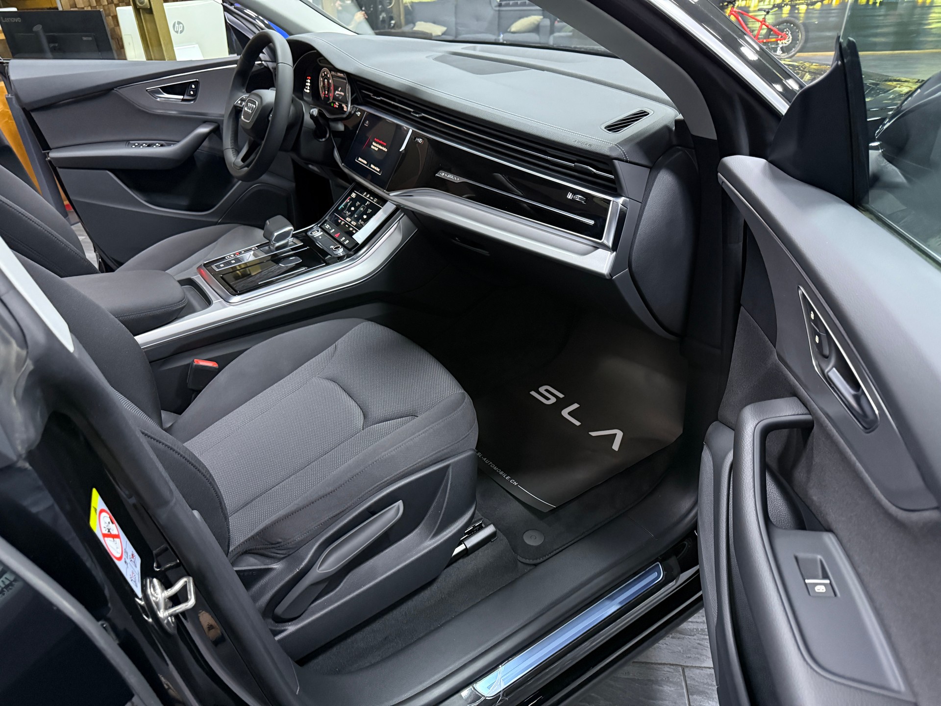 AUDI Q8 55 TFSI quattro tiptronic-image-6