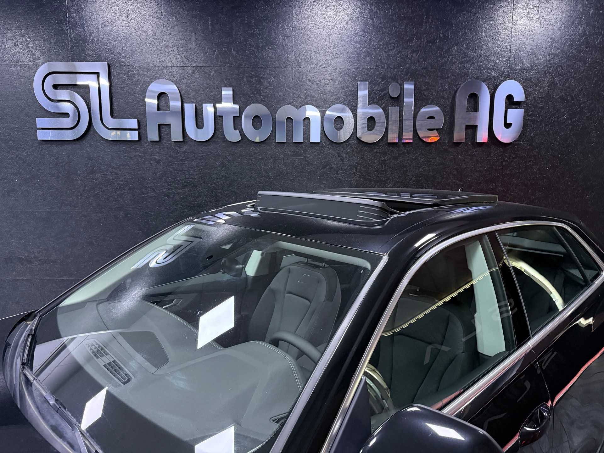 AUDI Q8 55 TFSI quattro tiptronic-image-2