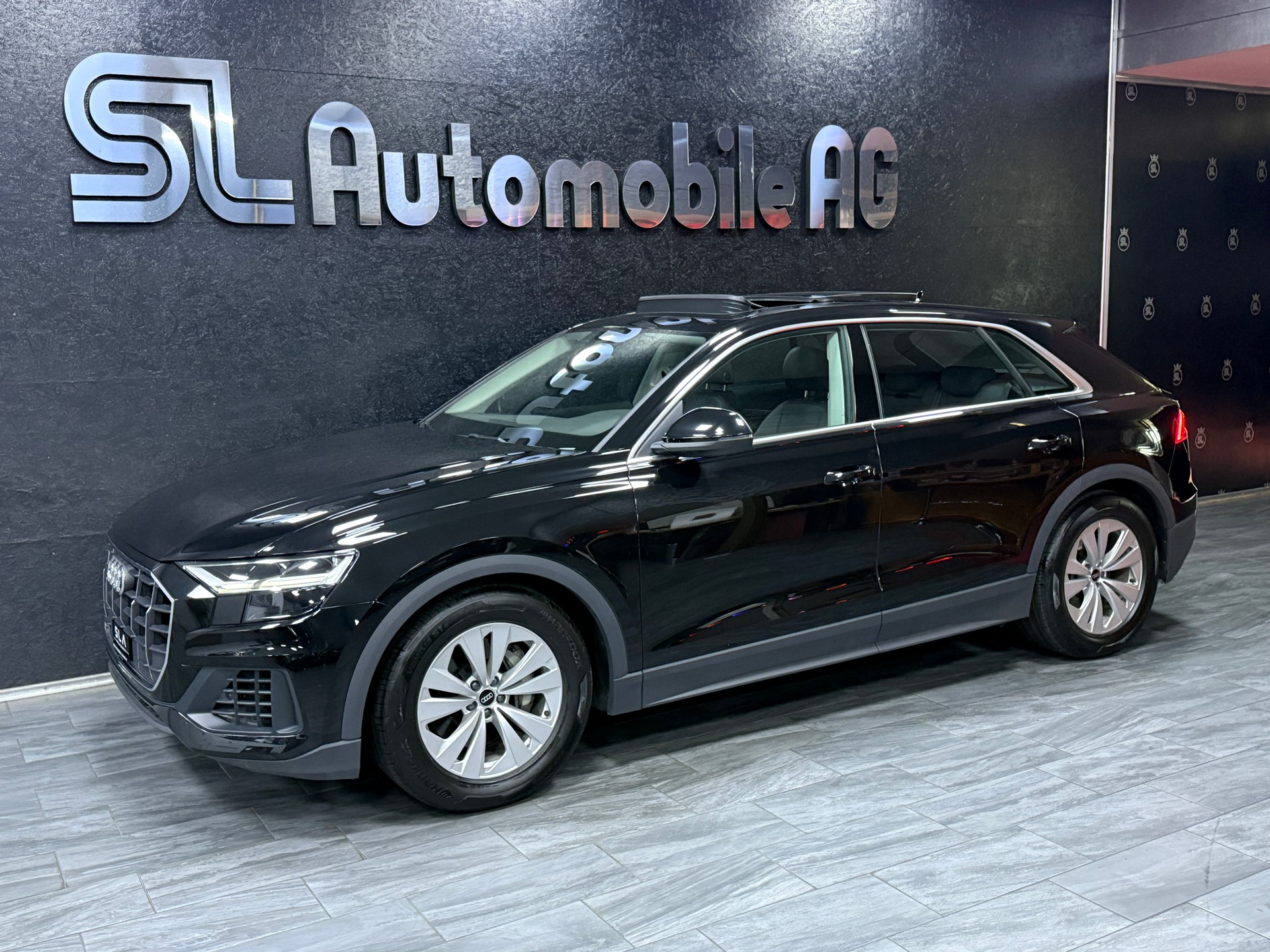 AUDI Q8 55 TFSI quattro tiptronic-image-3