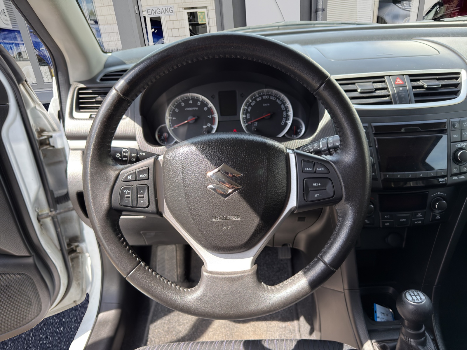 SUZUKI Swift 1.2i 16V GL Top 4x4-image-10