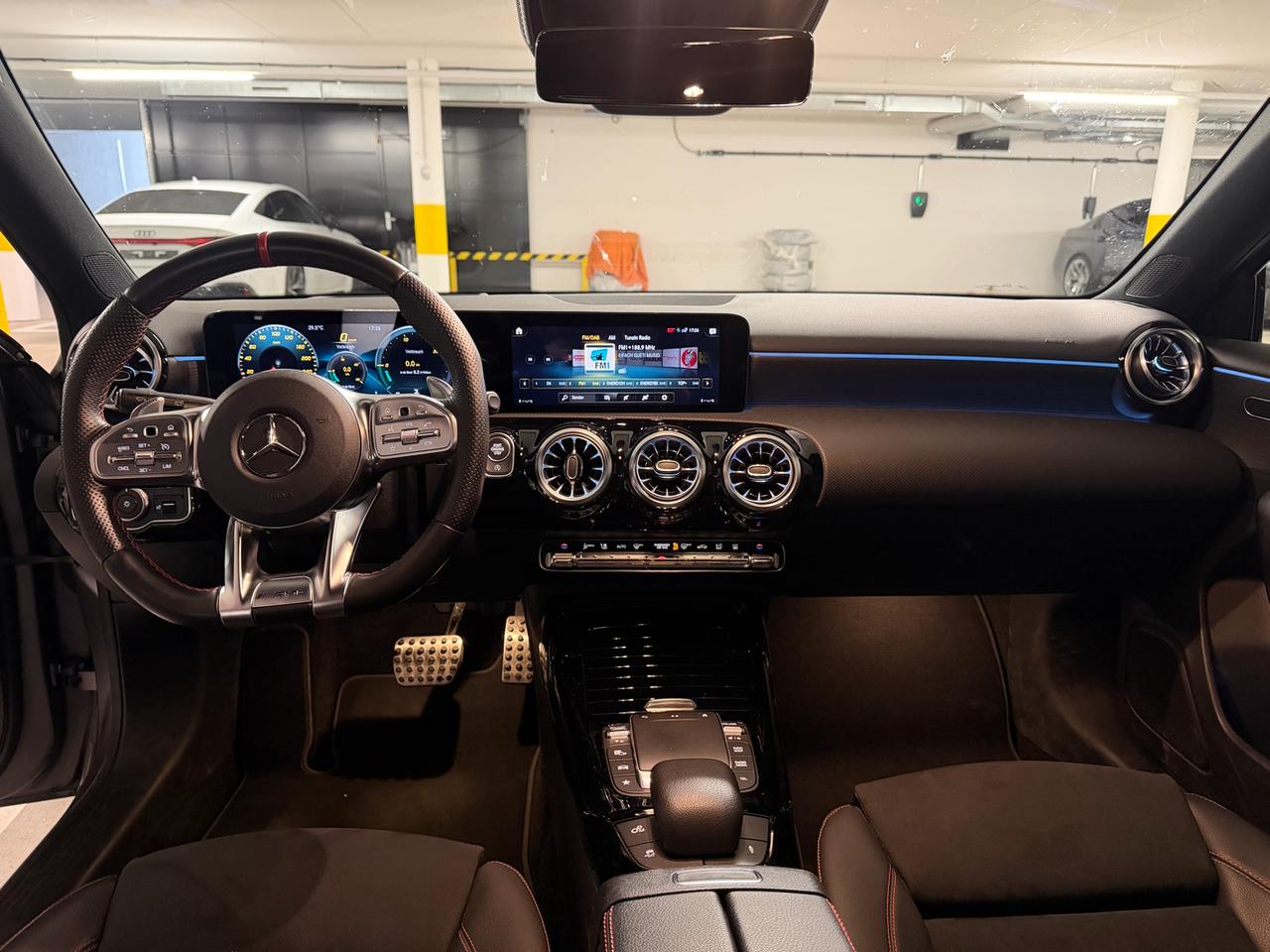 MERCEDES-BENZ A 35 AMG 4MATIC-image-5