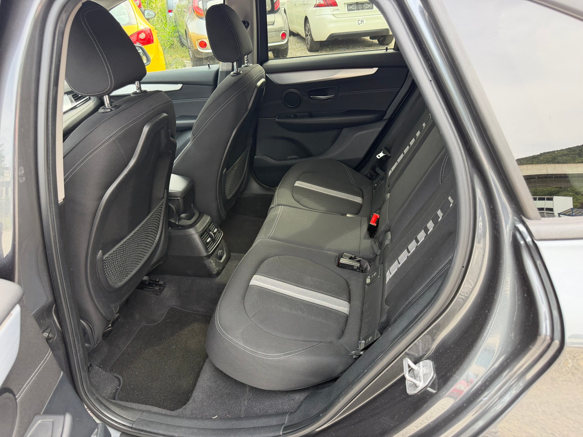 BMW 220d Active Tourer Luxury Line Steptronic-image-4