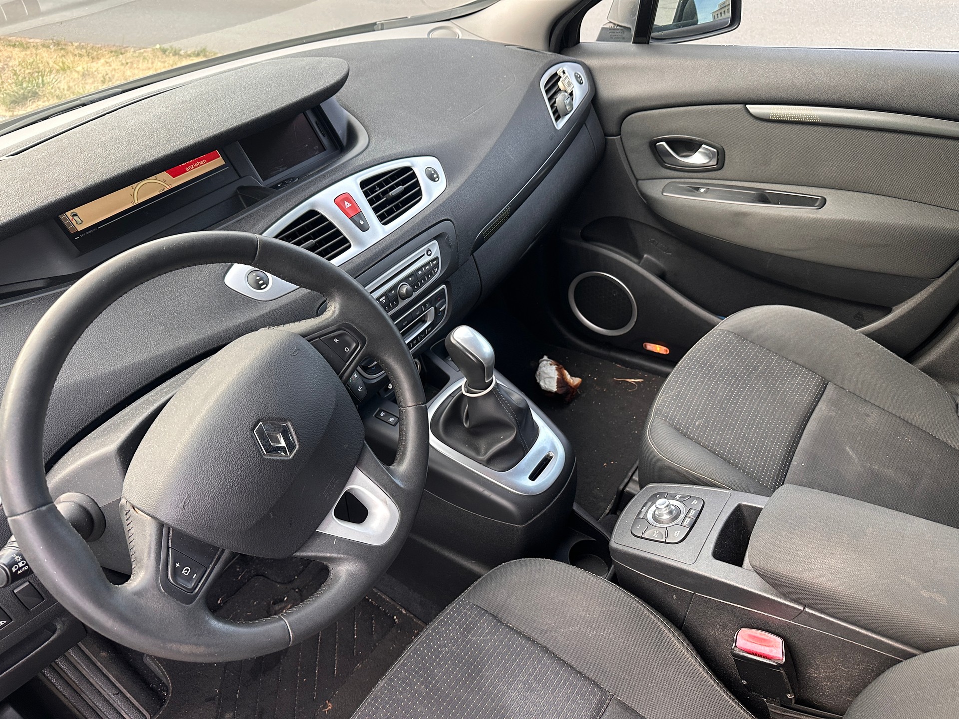 RENAULT Scénic 2.0 16V Dynamique X-Tronic CVT-image-5