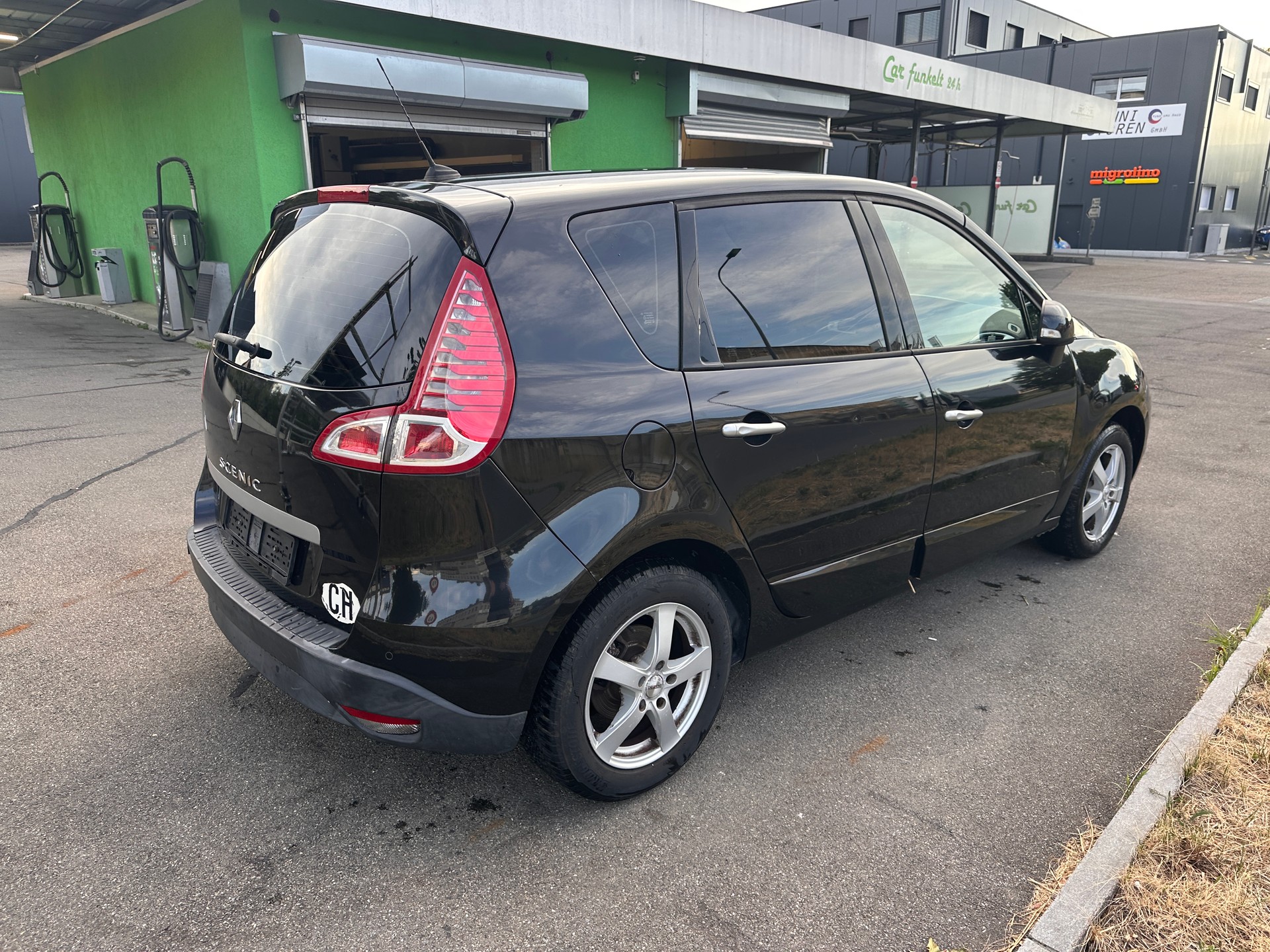 RENAULT Scénic 2.0 16V Dynamique X-Tronic CVT-image-1