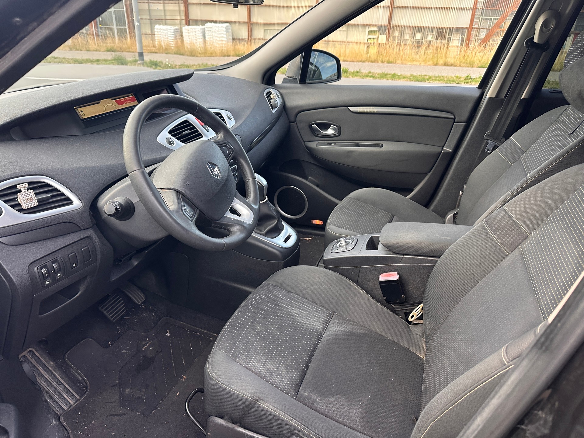 RENAULT Scénic 2.0 16V Dynamique X-Tronic CVT-image-9