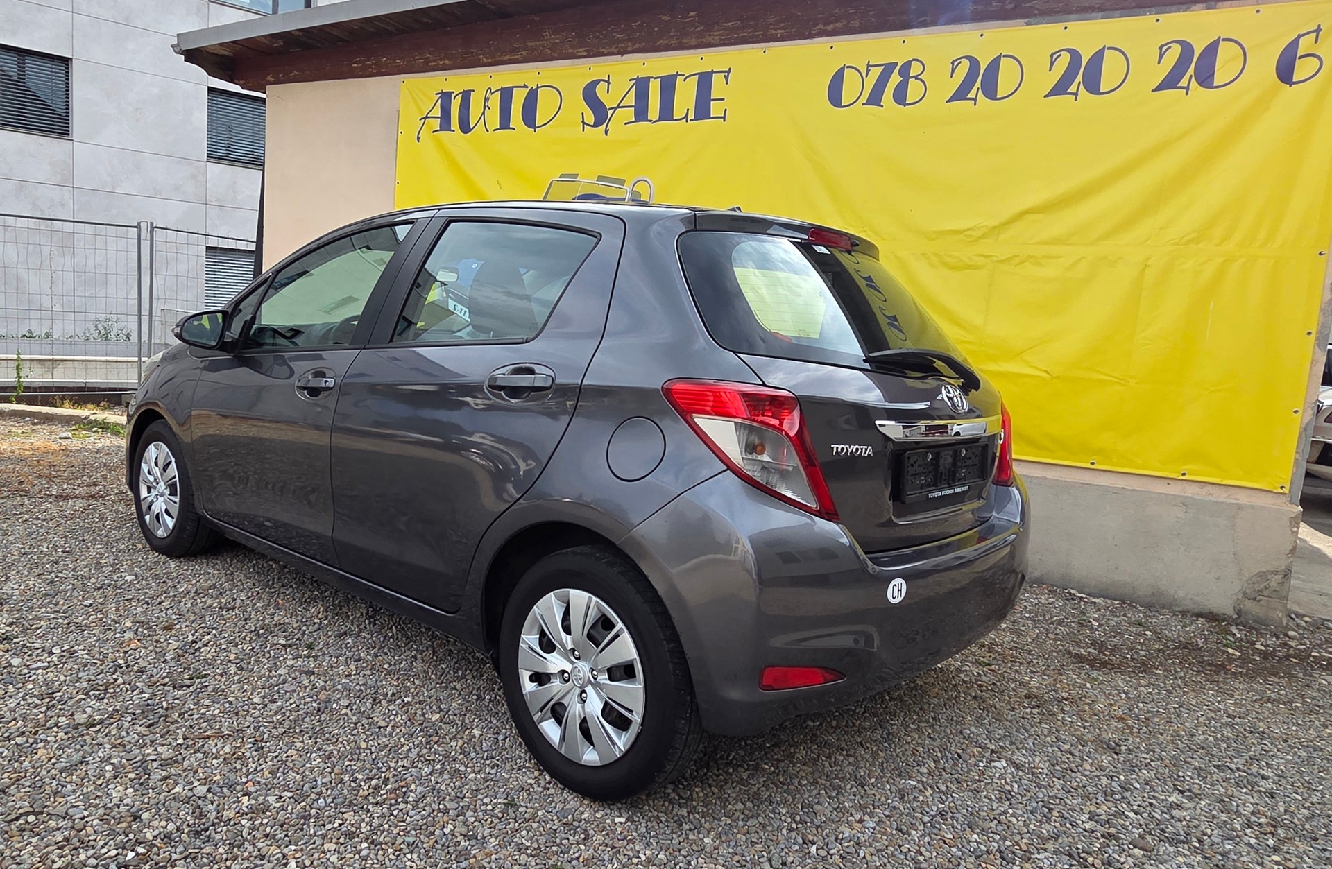 TOYOTA Yaris 1.4 D-4D Luna-image-2
