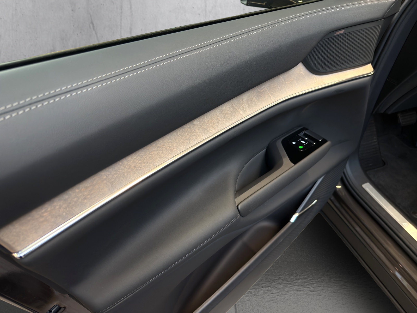 VOLVO EX90 Twin Ultra AWD-showroom-element-3