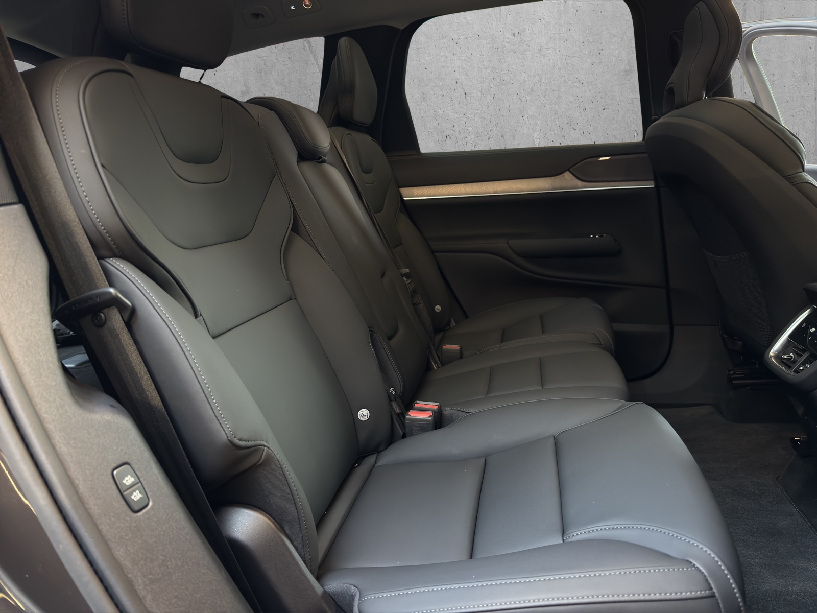 VOLVO EX90 Twin Ultra AWD-image-12