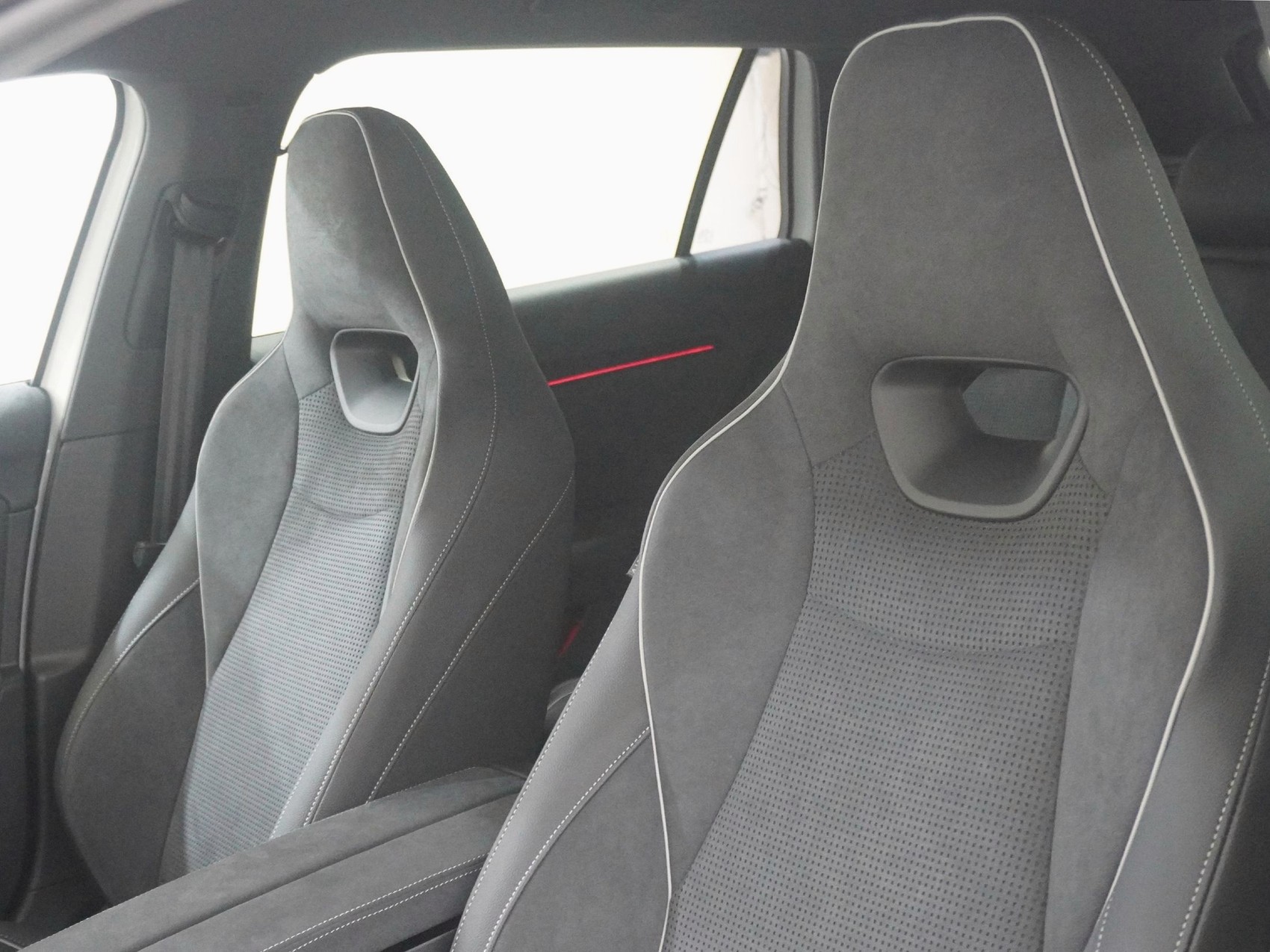 SKODA Superb 2.0 TDI Sportline 4x4 DSG-image-13