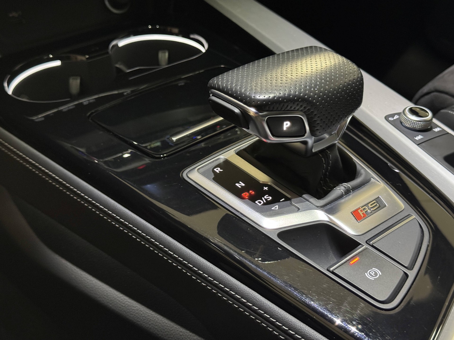 AUDI RS4 Avant quattro tiptronic-image-10