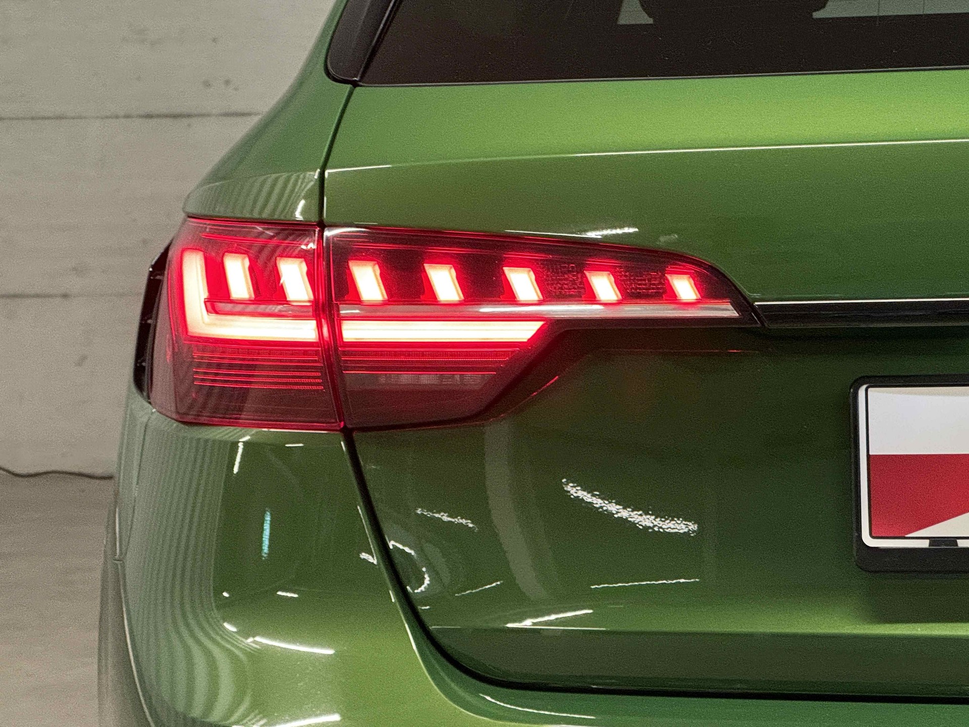 AUDI RS4 Avant quattro tiptronic-image-4