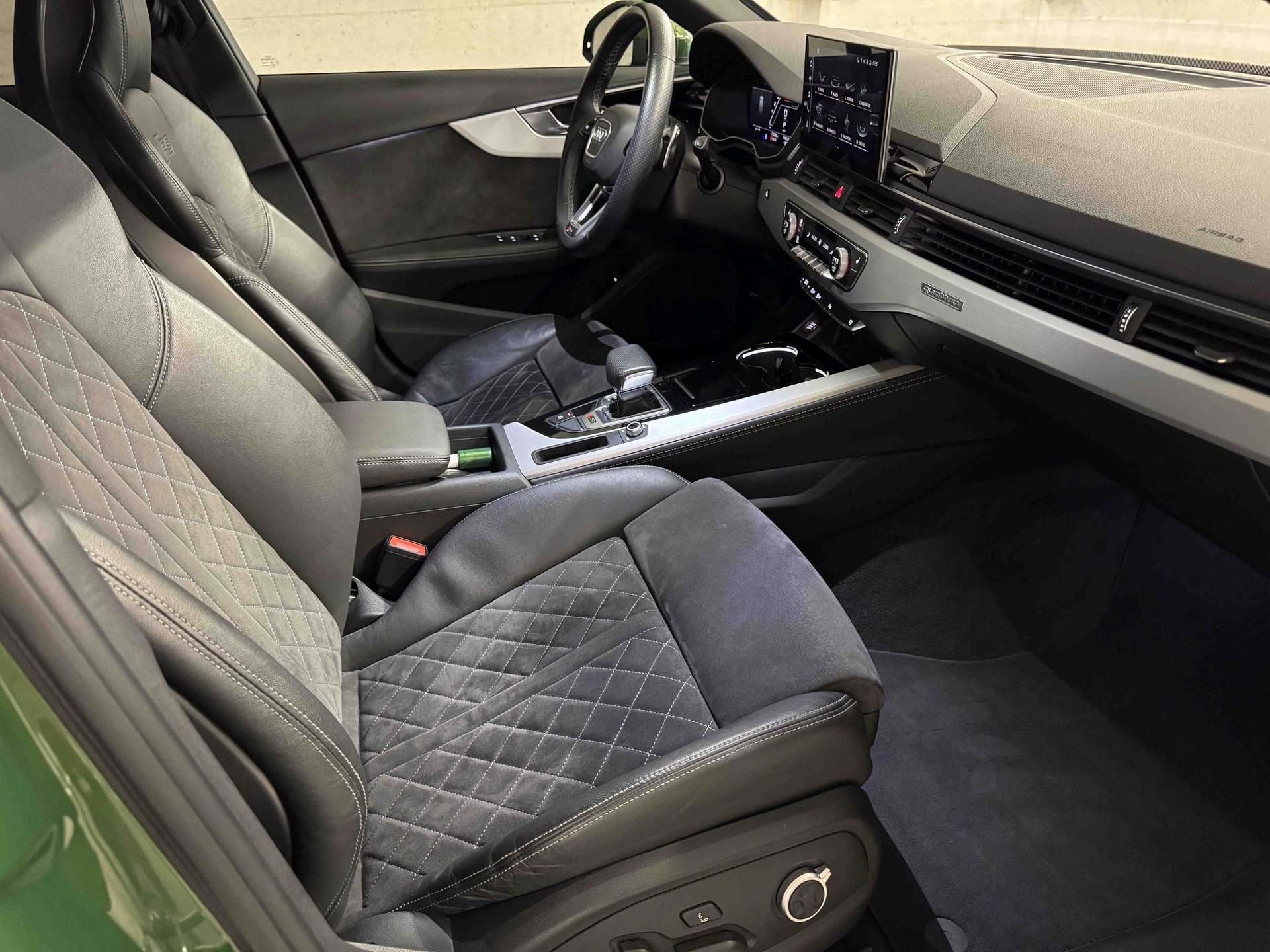 AUDI RS4 Avant quattro tiptronic-image-11
