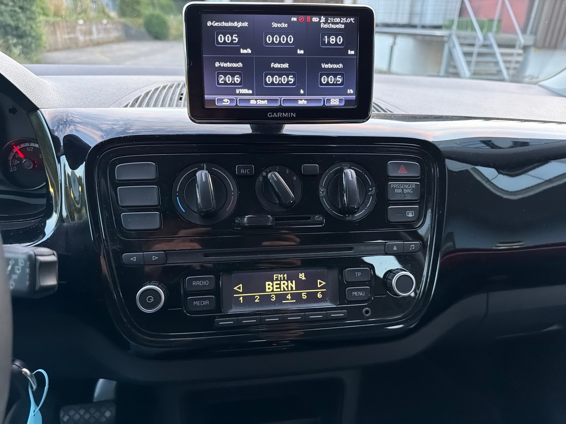 VW Up 1.0 cup up Automat-image-12
