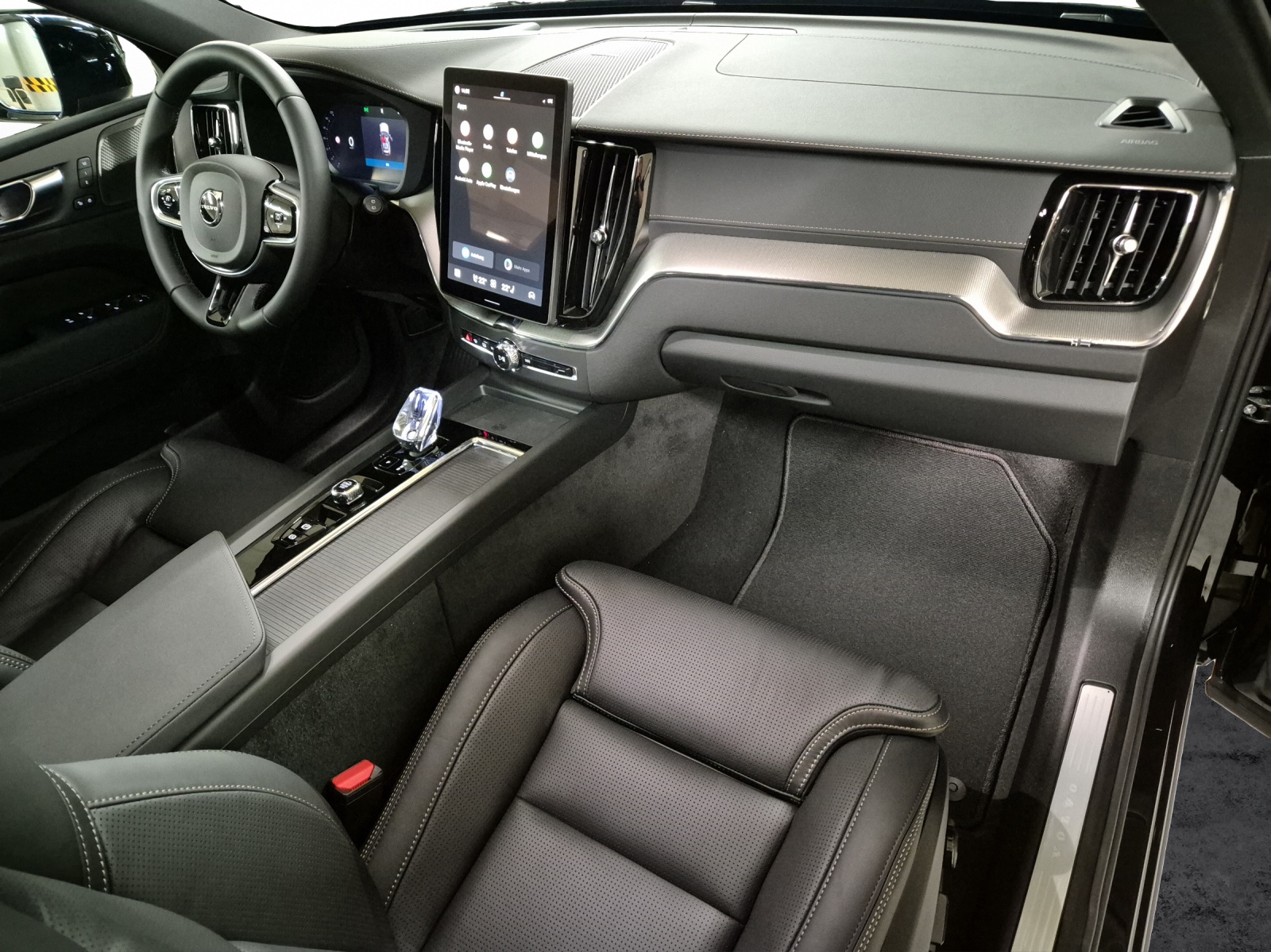 VOLVO XC60 2.0 B5 MH Black Edition AWD-image-14