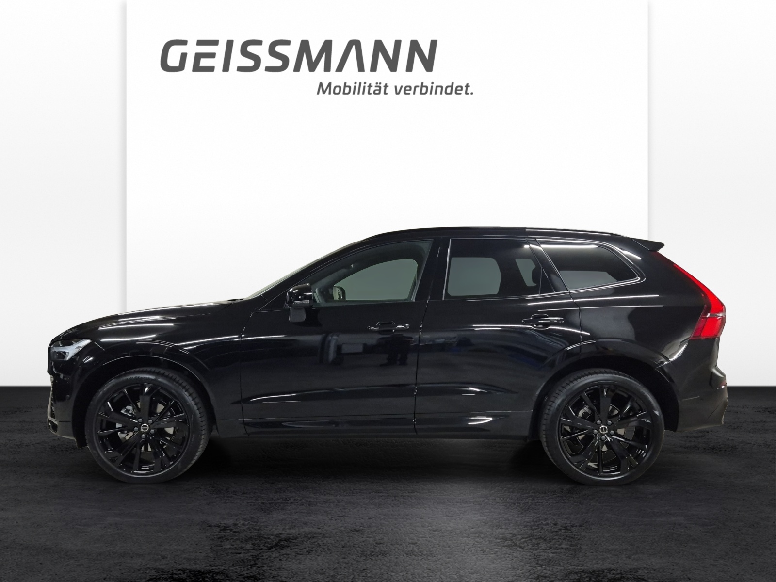 VOLVO XC60 2.0 B5 MH Black Edition AWD-image-2