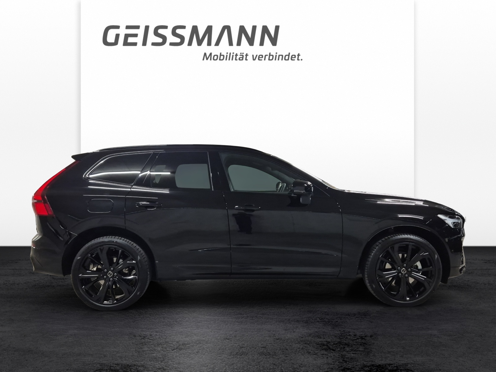 VOLVO XC60 2.0 B5 MH Black Edition AWD-image-3