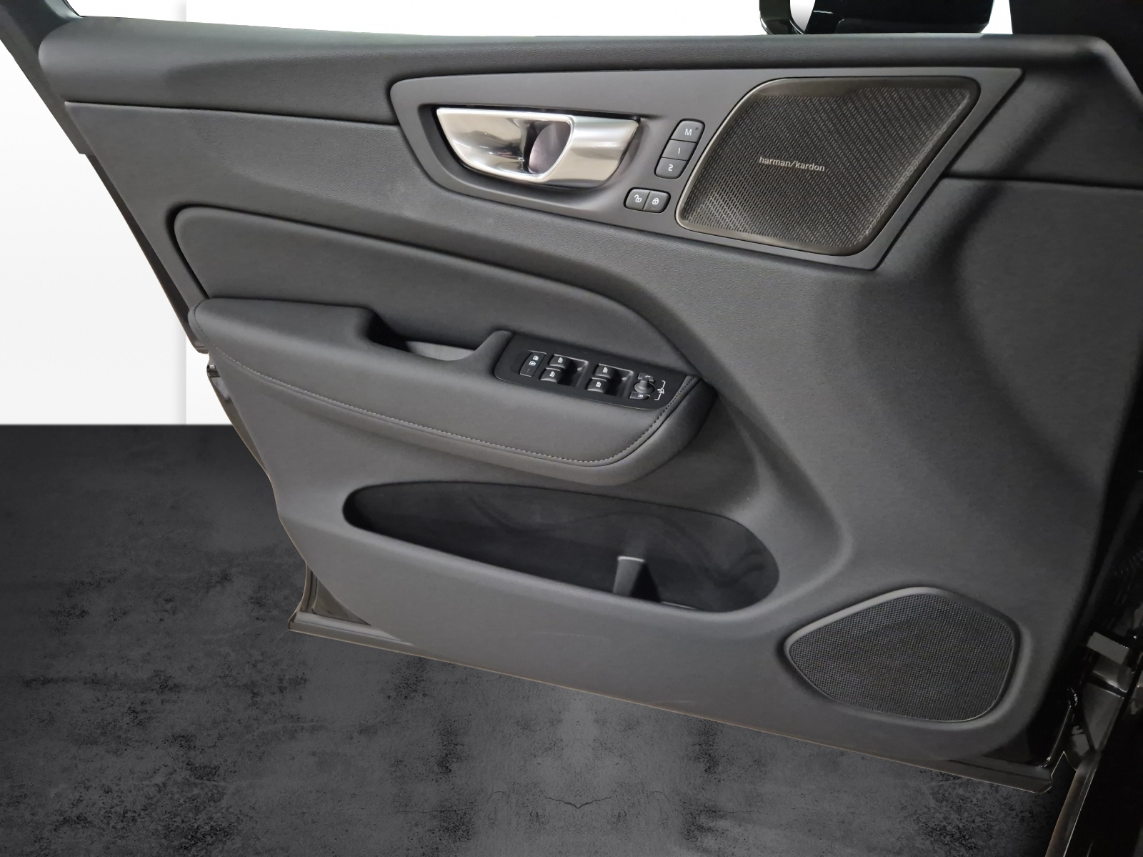 VOLVO XC60 2.0 B5 MH Black Edition AWD-image-12