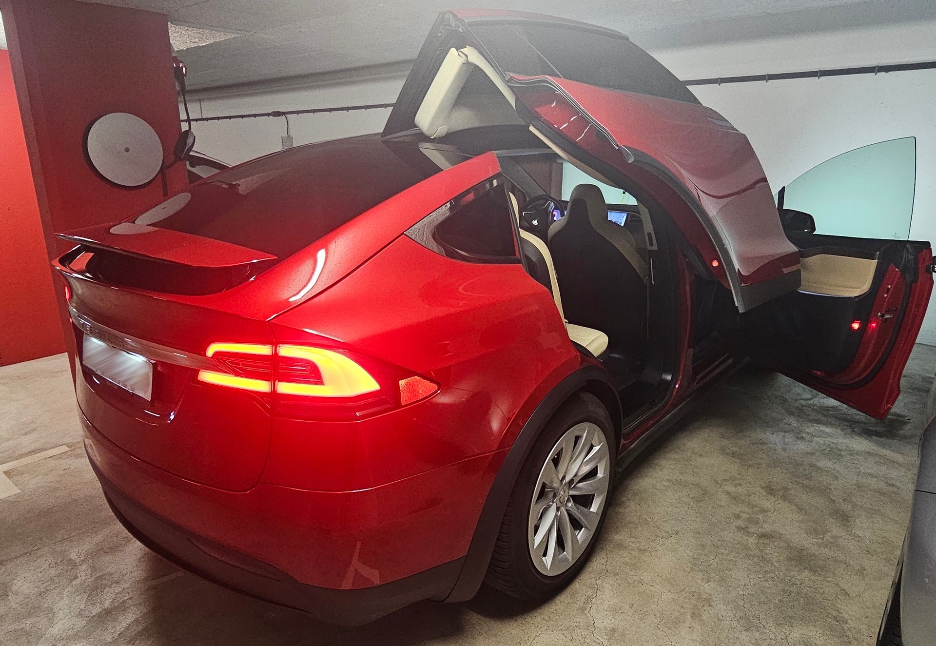 TESLA 100 D-image-0