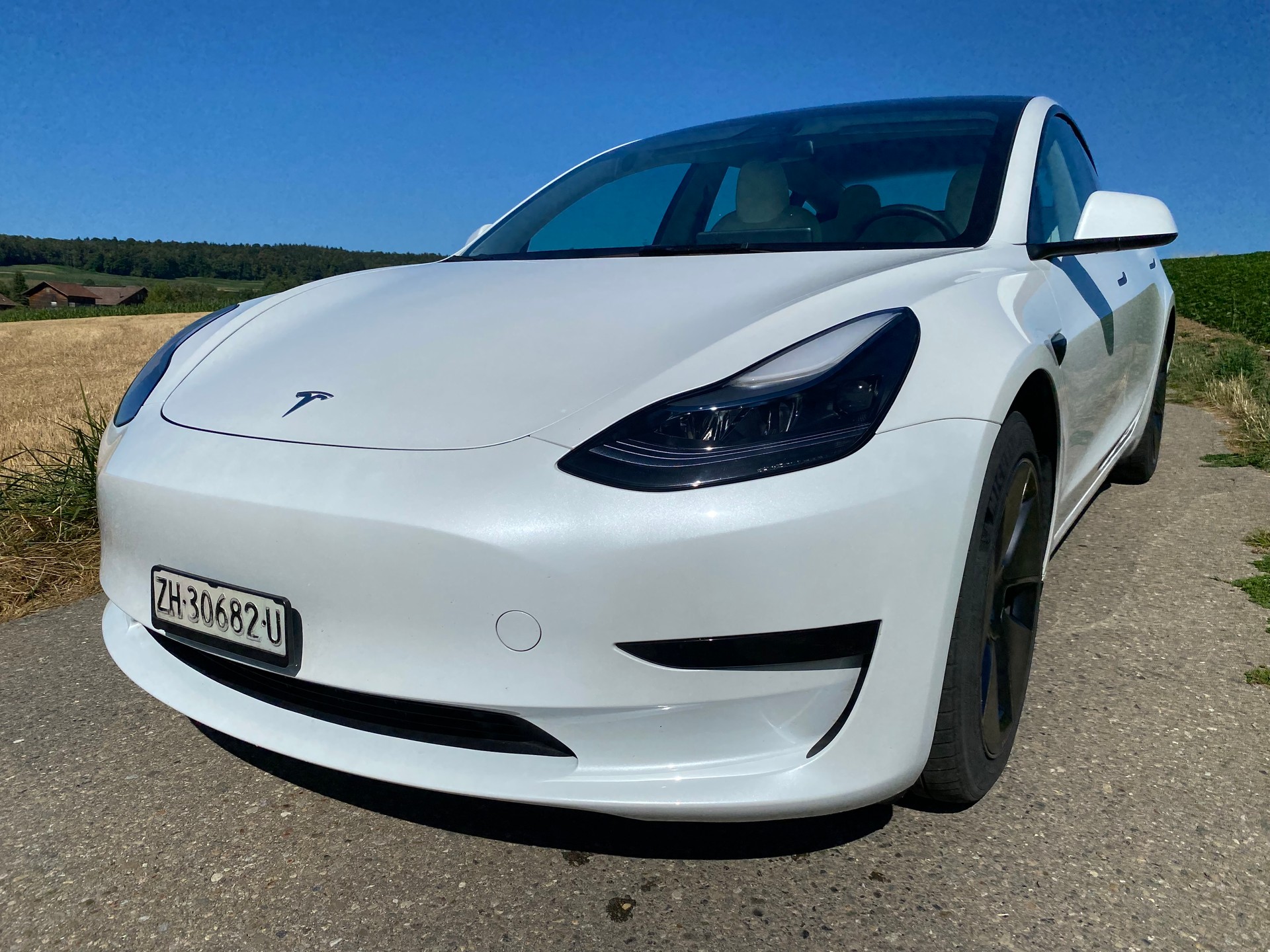 TESLA Model 3-image-1