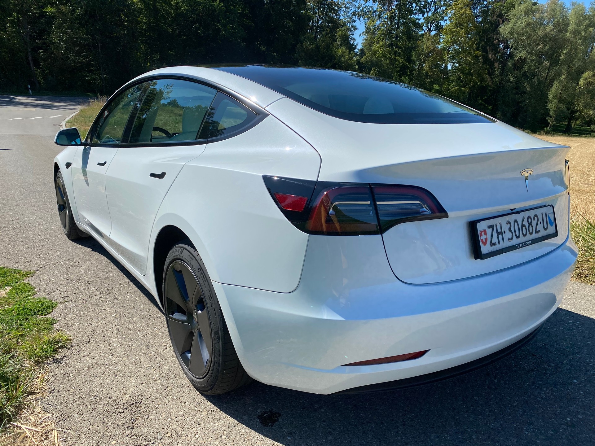 TESLA Model 3-image-5