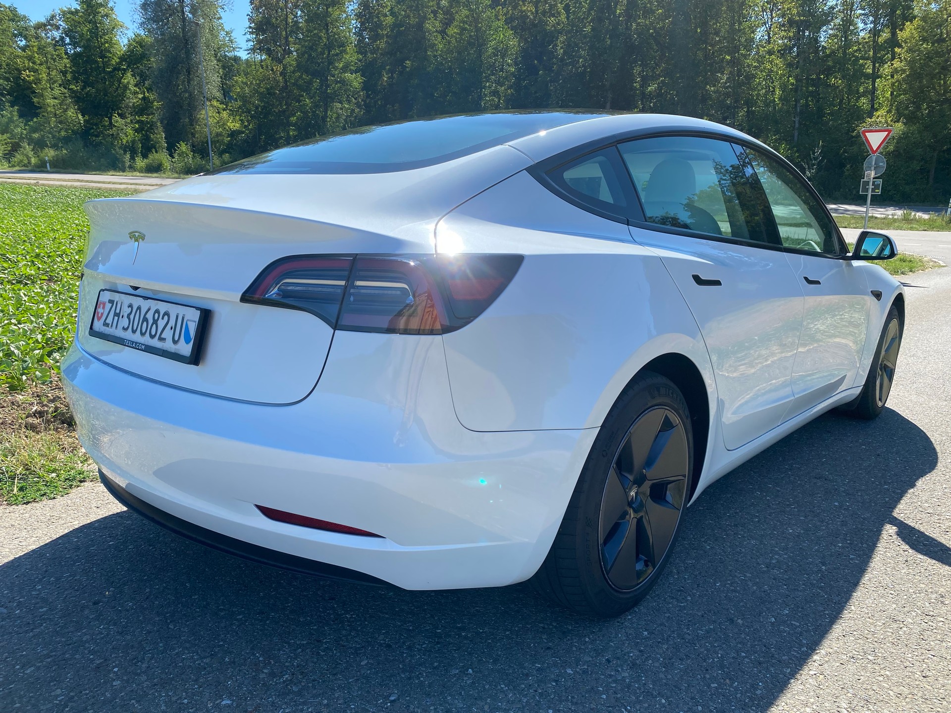 TESLA Model 3-image-8