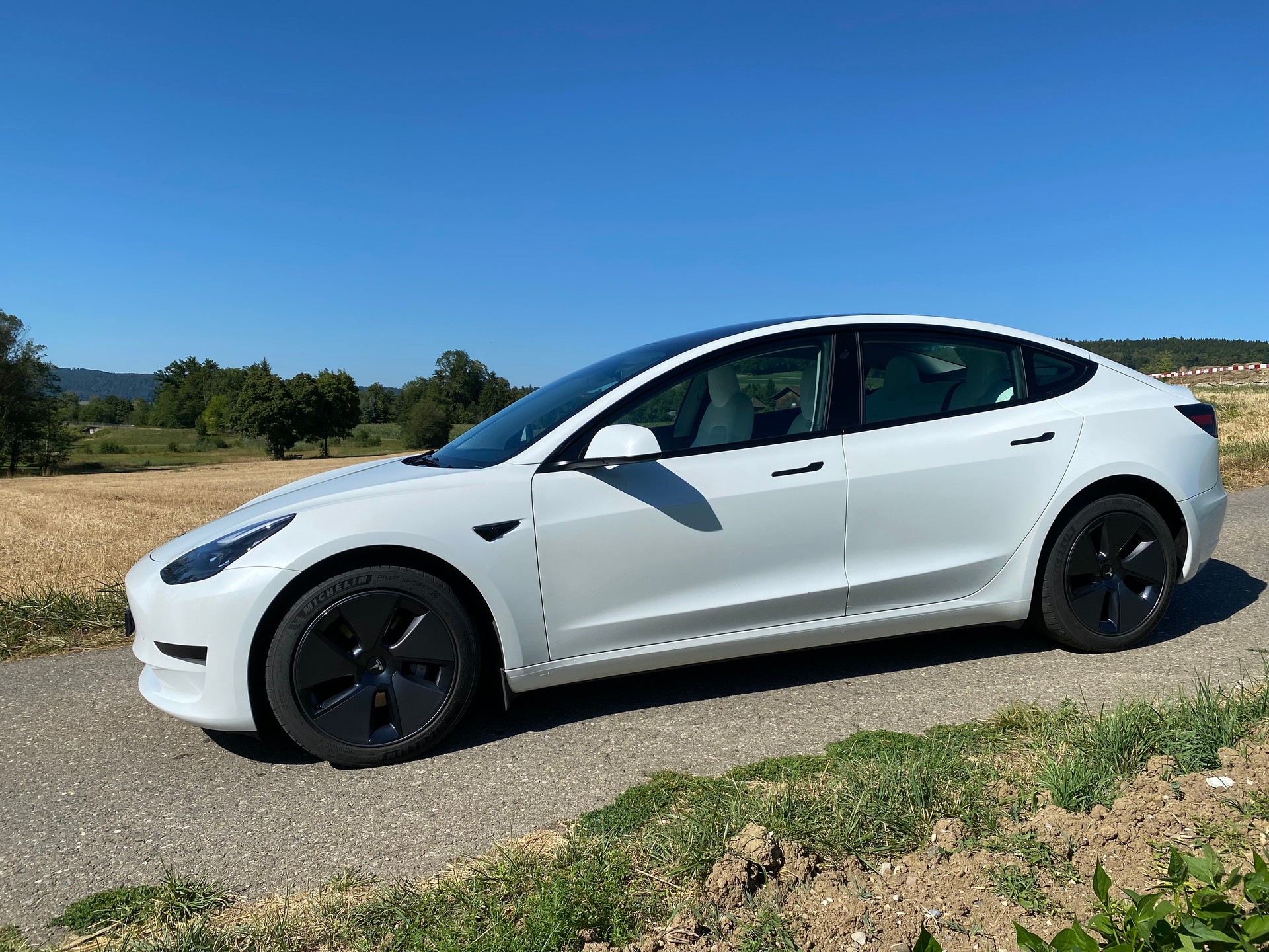 TESLA Model 3-image-2