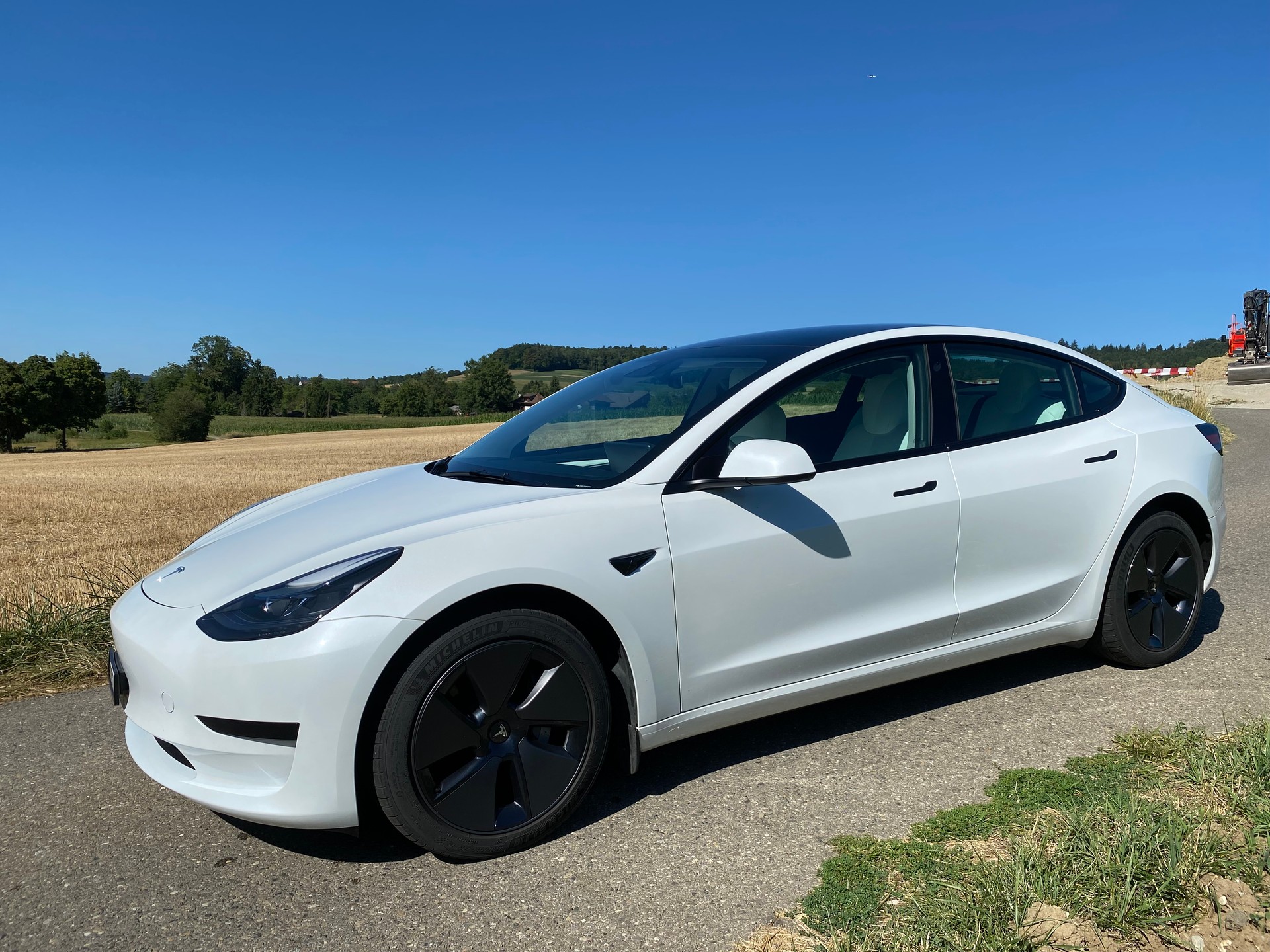 TESLA Model 3-image-6