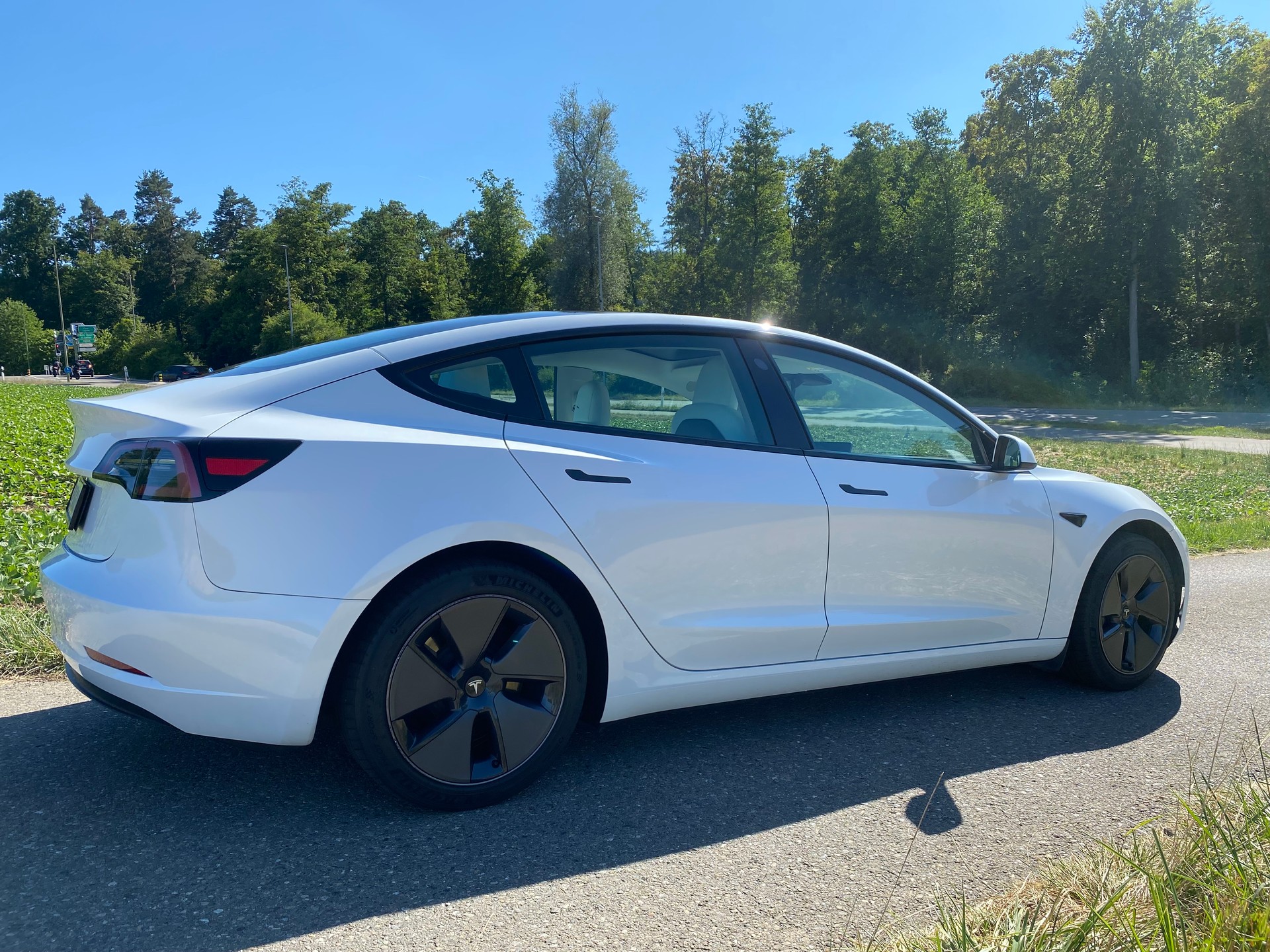 TESLA Model 3-image-7