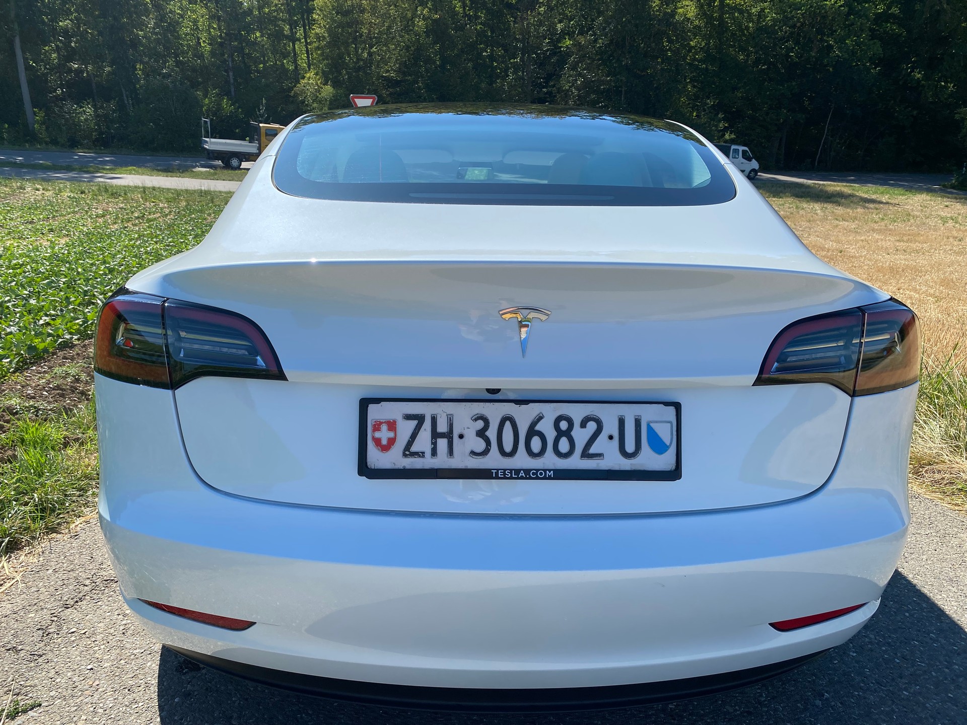 TESLA Model 3-image-3