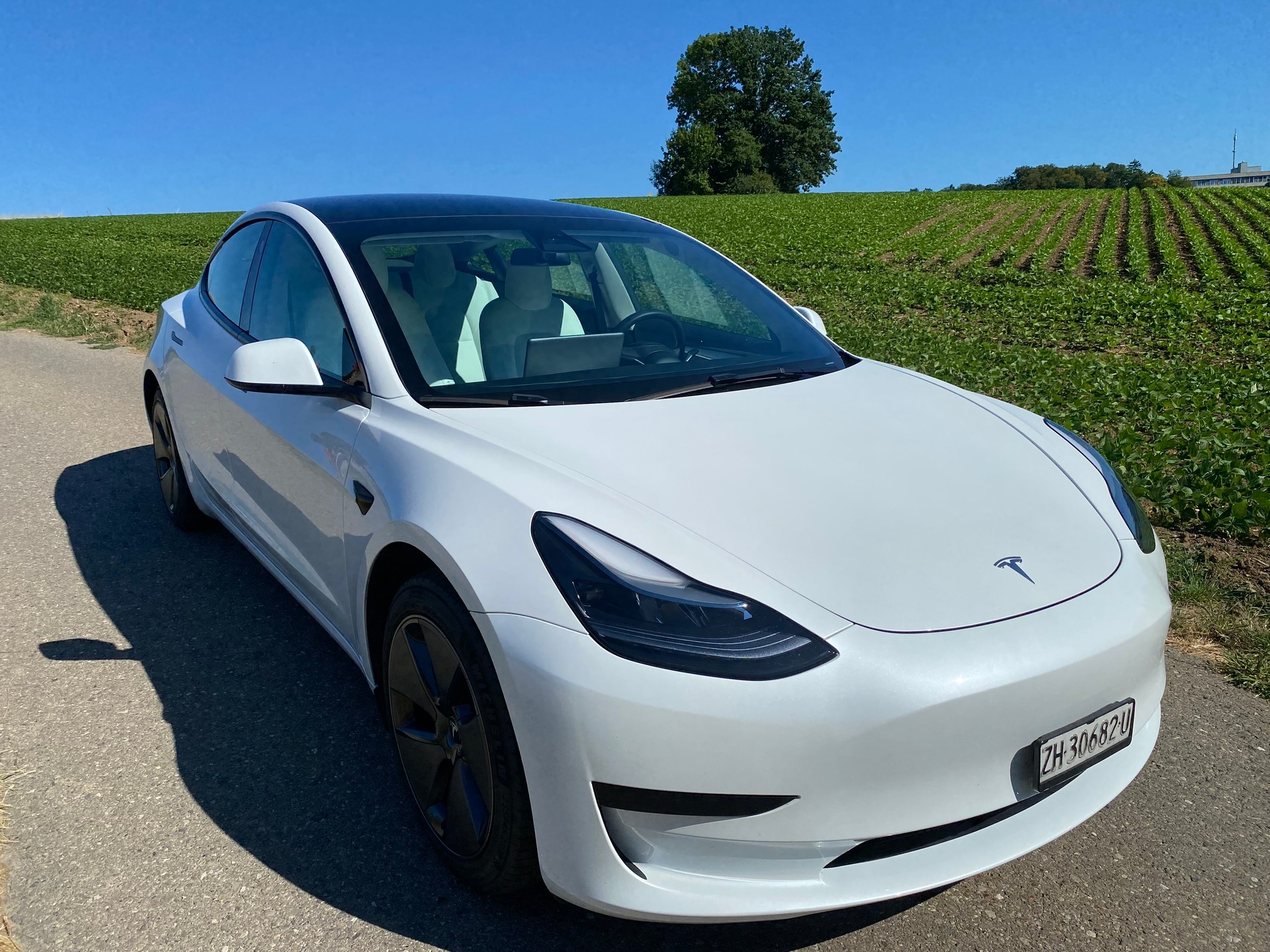 TESLA Model 3-image-0