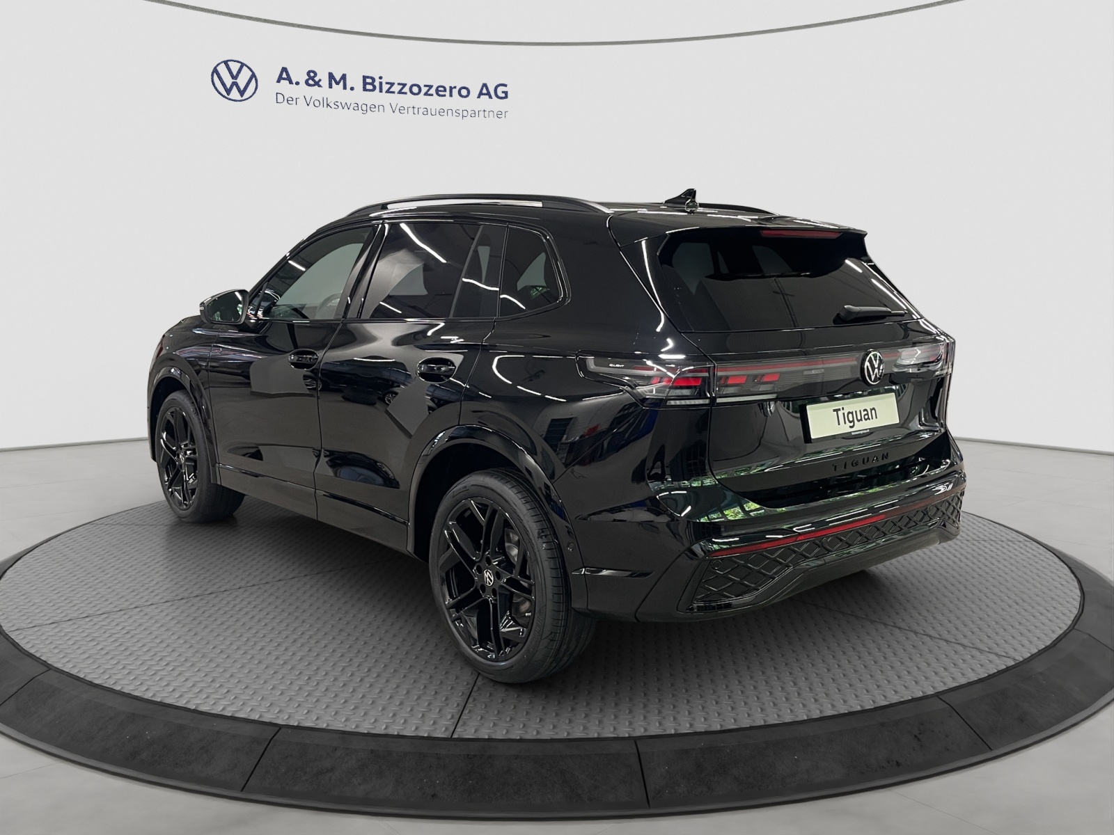 VW Tiguan 2.0 TSI DSG R-Line United 4Motion-image-2